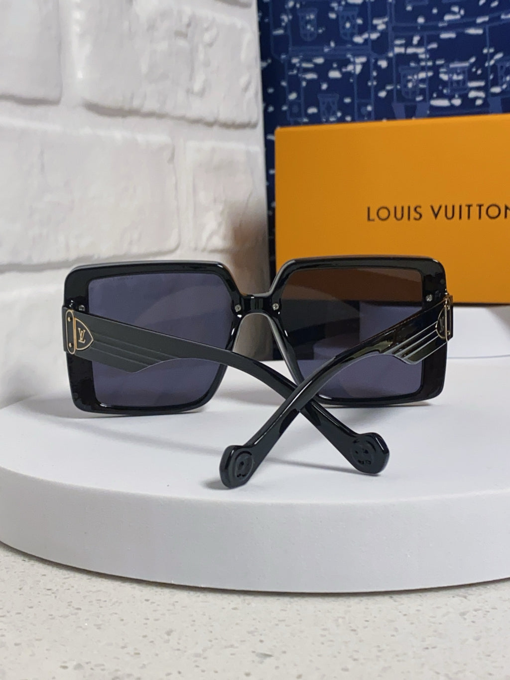 Louis Vuitton Polarized Oversized Gray Lens Sunglasses for Women - 381779 - detail image 3