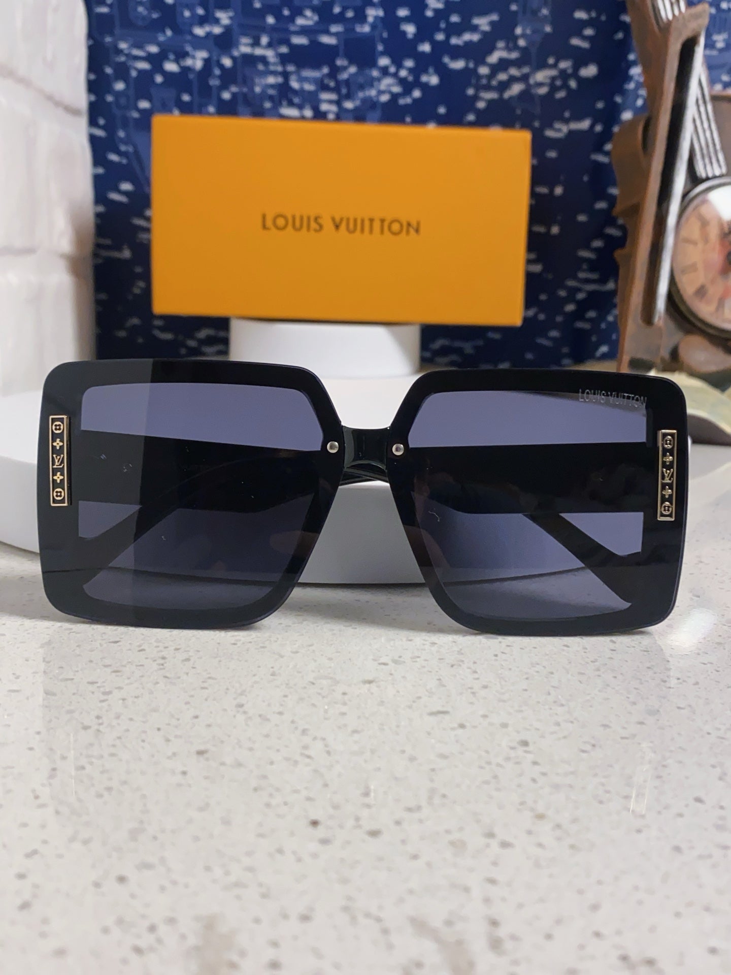 Louis Vuitton Polarized Oversized Gray Lens Sunglasses for Women - 381779 - detail image 9