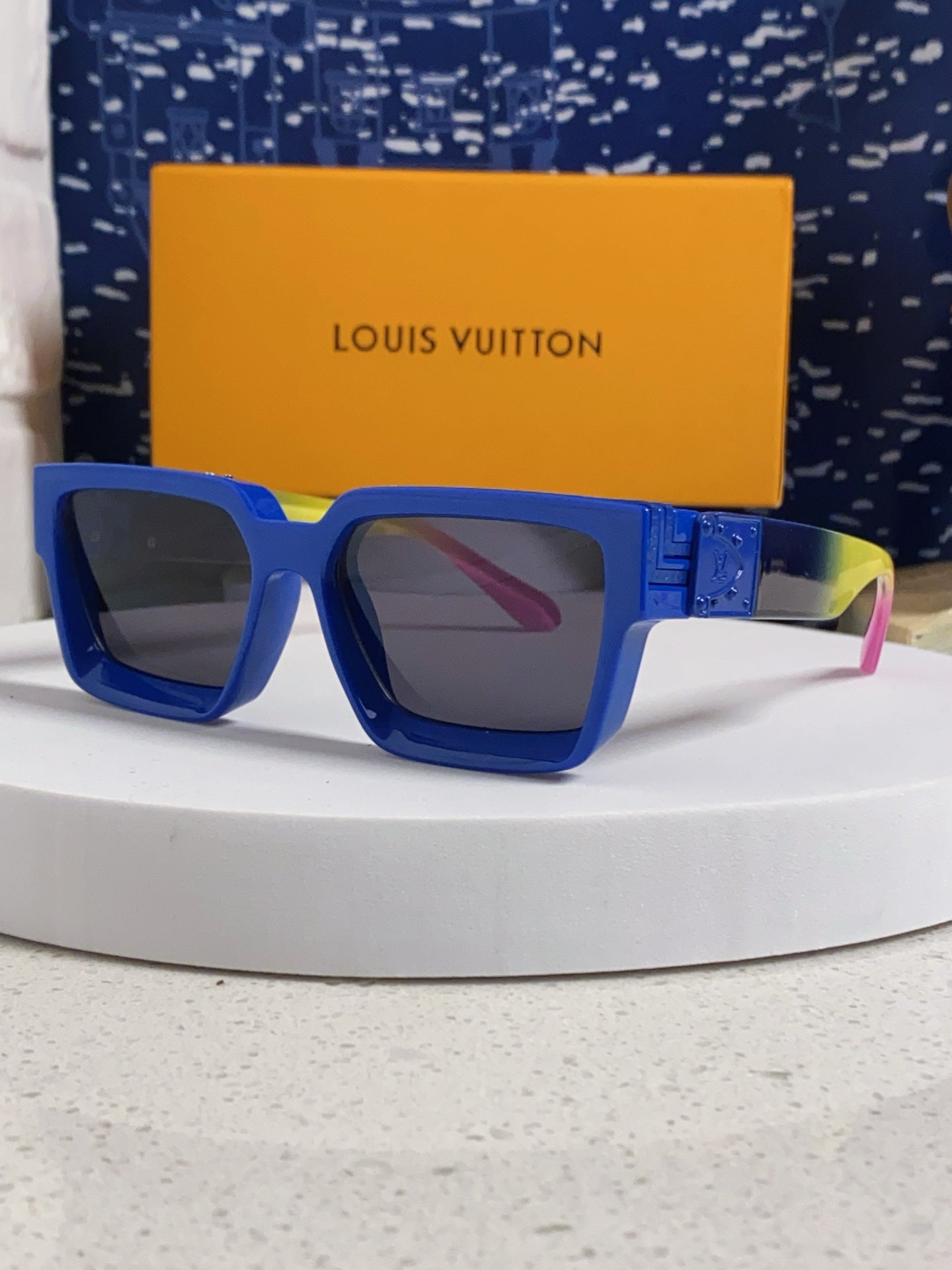 Louis Vuitton M96006 Square Blue Lens Sunglasses for Men & Women - 398249 - detail image 2