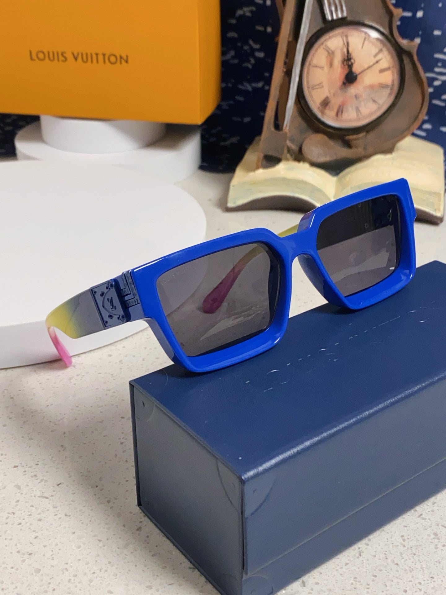 Louis Vuitton M96006 Square Blue Lens Sunglasses for Men & Women - 398249 - detail image 11