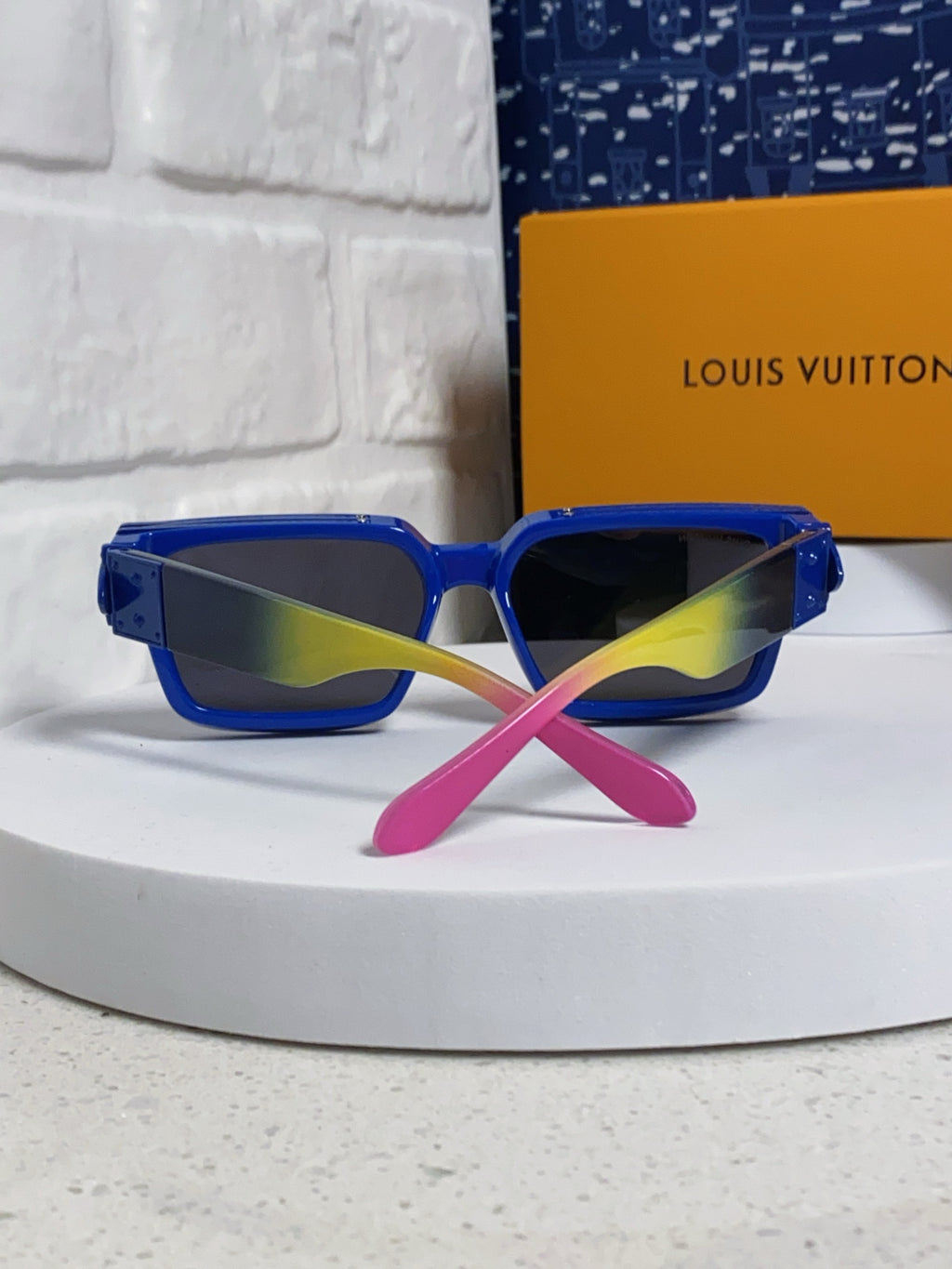 Louis Vuitton M96006 Square Blue Lens Sunglasses for Men & Women - 398249 - detail image 4