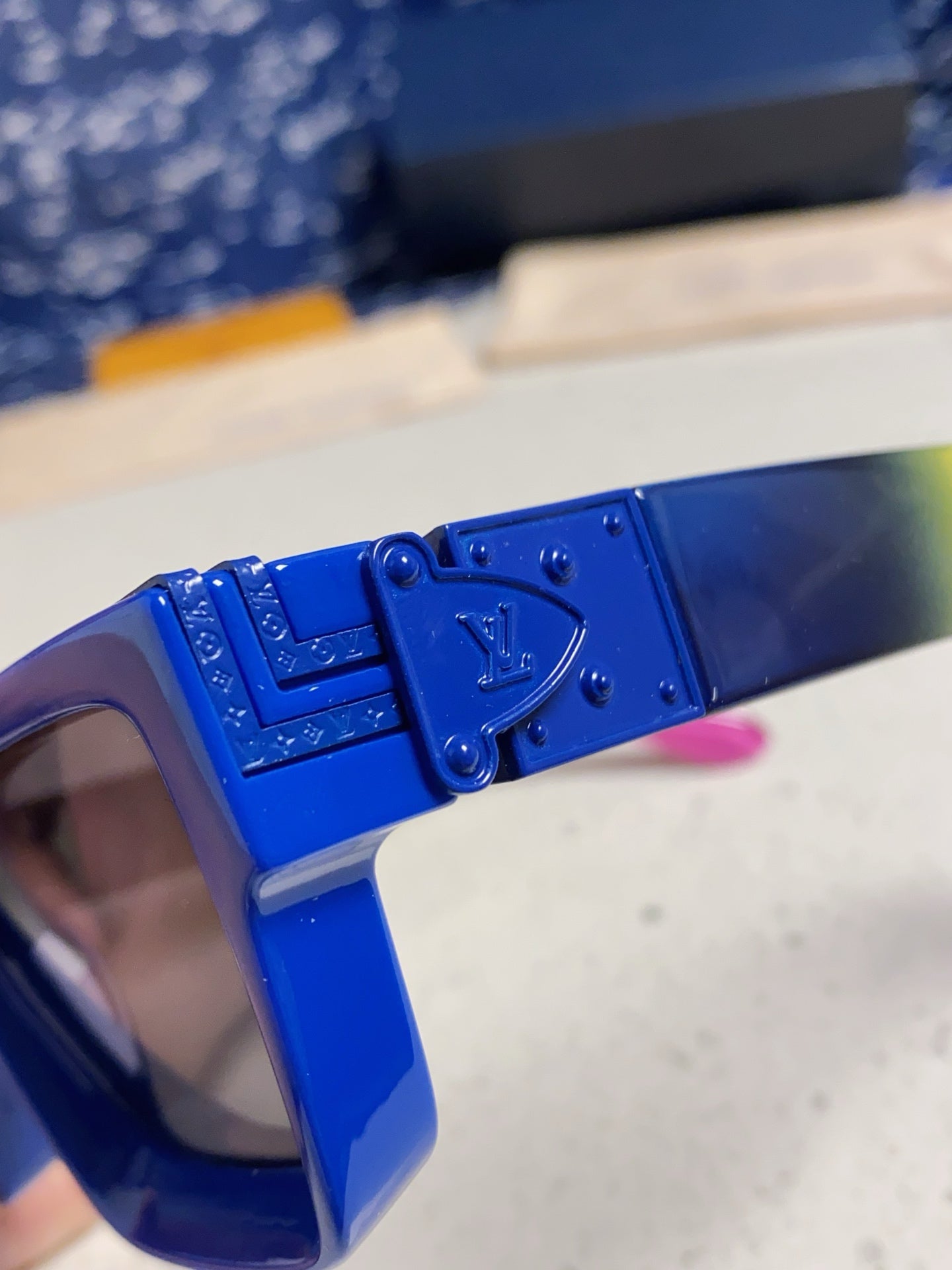 Louis Vuitton M96006 Square Blue Lens Sunglasses for Men & Women - 398249 - detail image 8