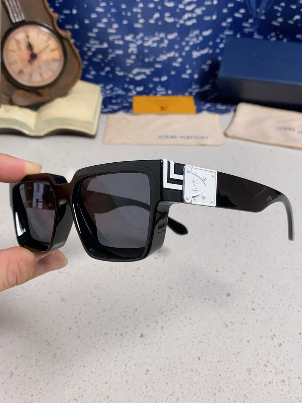 Louis Vuitton M96006 Square Silver Lens Sunglasses for Men & Women - 398250 - detail image 6