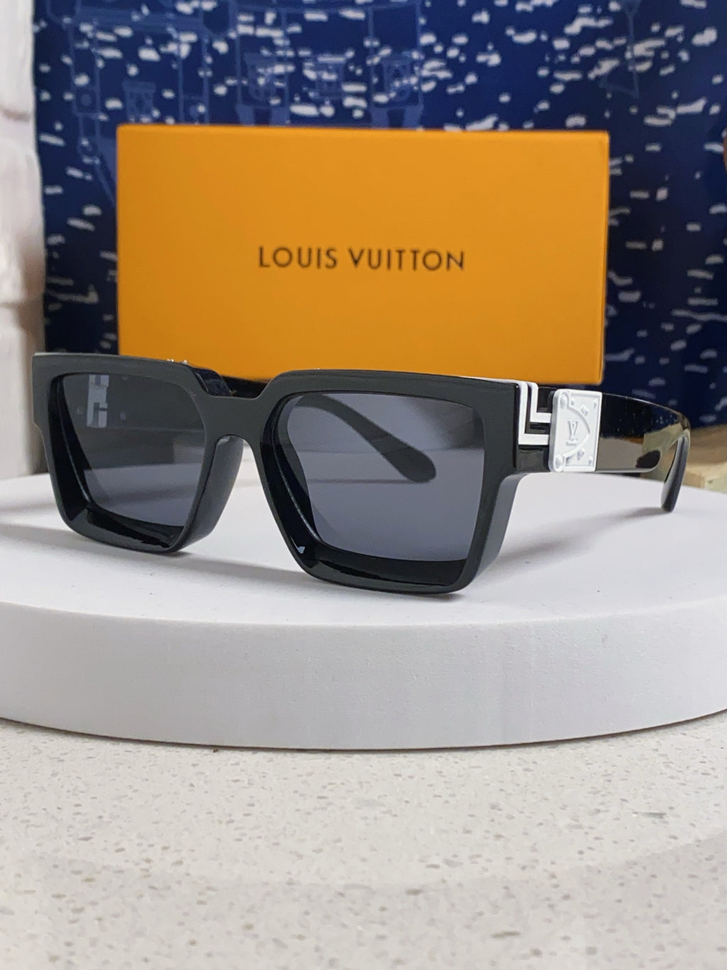 Louis Vuitton M96006 Square Silver Lens Sunglasses for Men & Women - 398250