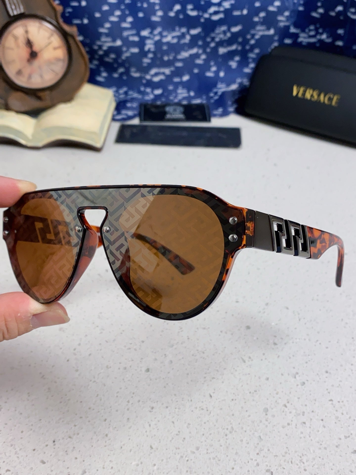 Versace Fashion Gold Lens Sunglasses for Men & Women - detail image 6