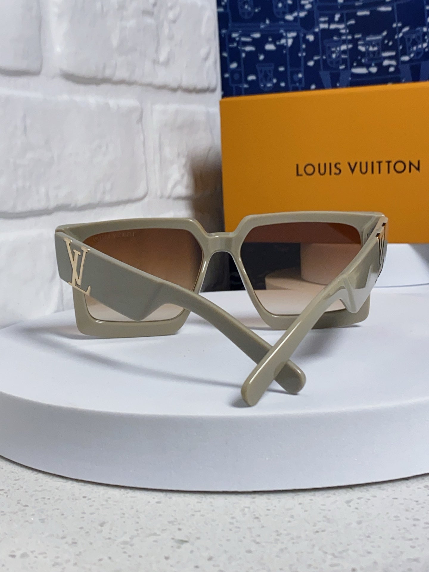 Louis Vuitton Square Brown Lens Sunglasses for Men & Women - 398161 - detail image 3