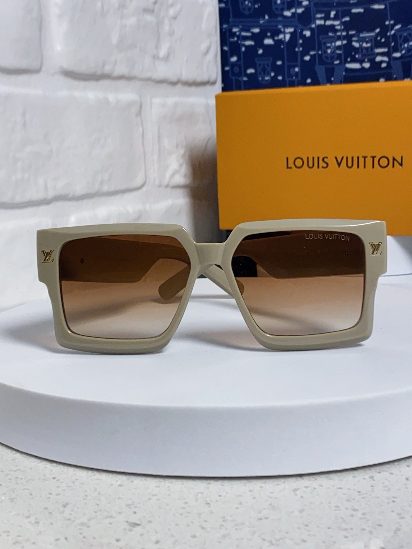 Louis Vuitton Square Brown Lens Sunglasses for Men & Women - 398161 - detail image 2