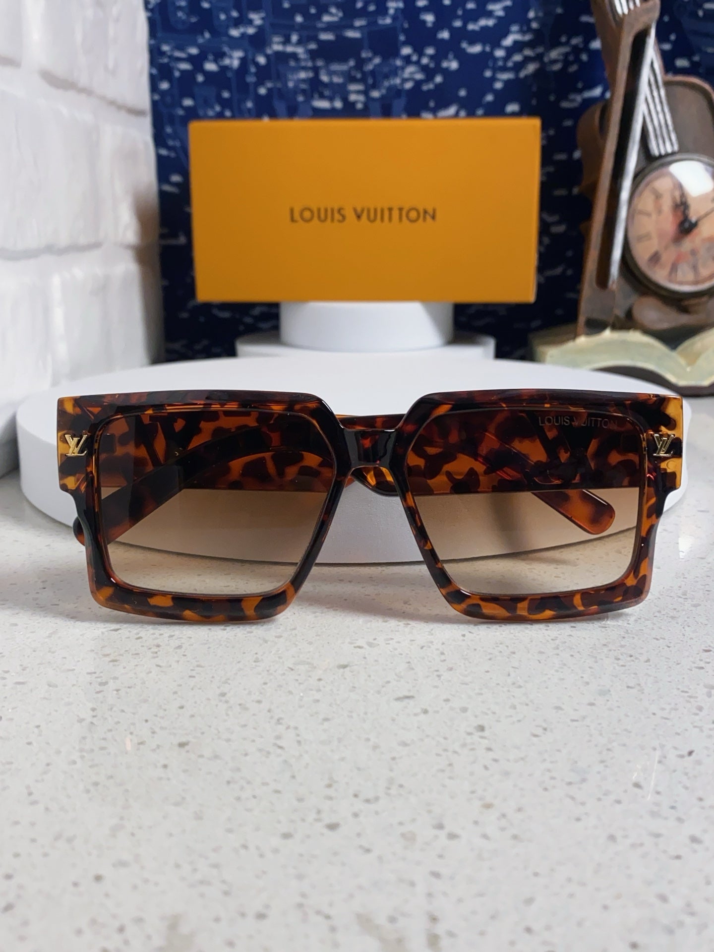 Louis Vuitton Square Brown Lens Sunglasses for Men & Women - 398163 - detail image 9