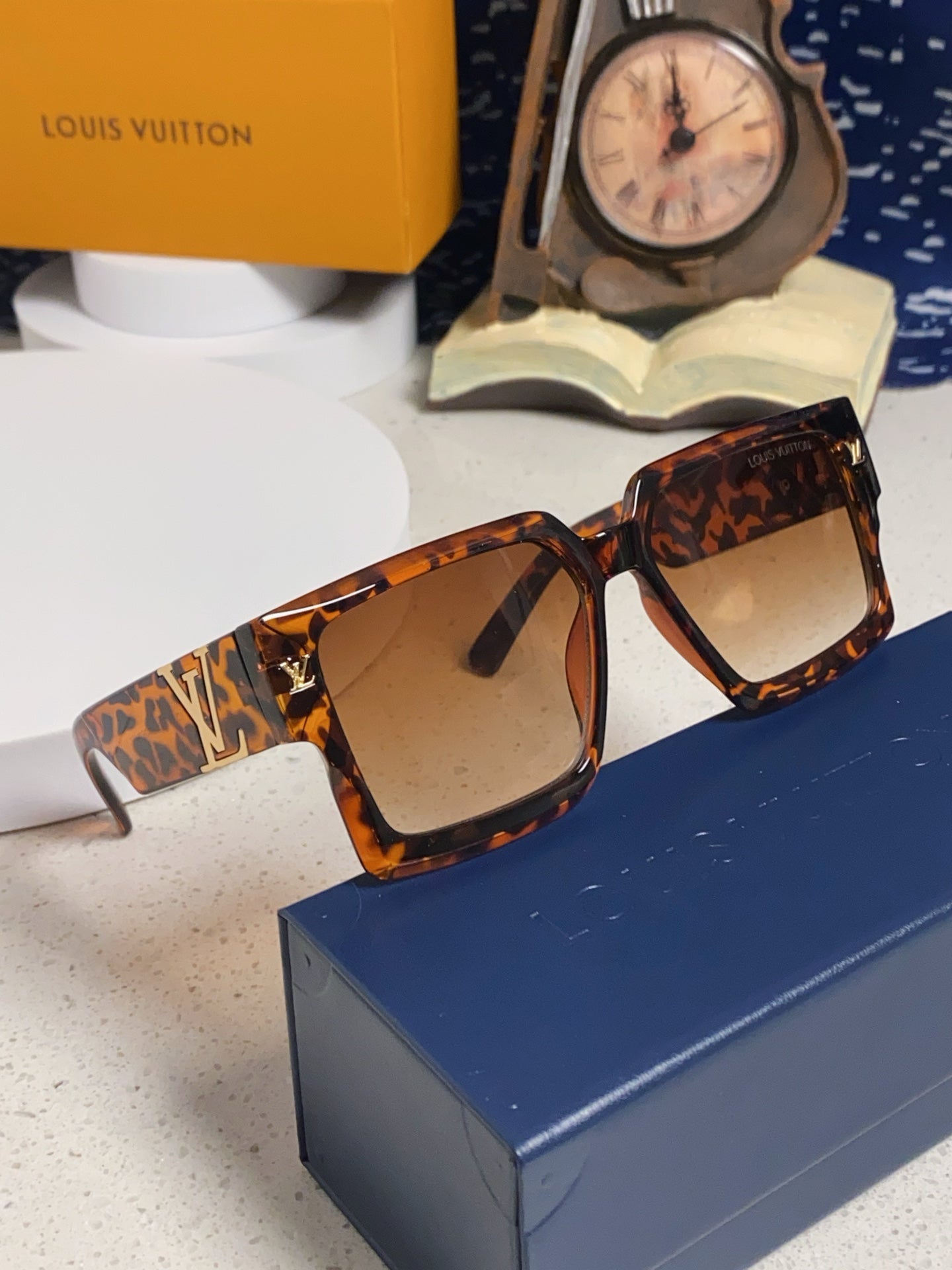 Louis Vuitton Square Brown Lens Sunglasses for Men & Women - 398163 - detail image 10