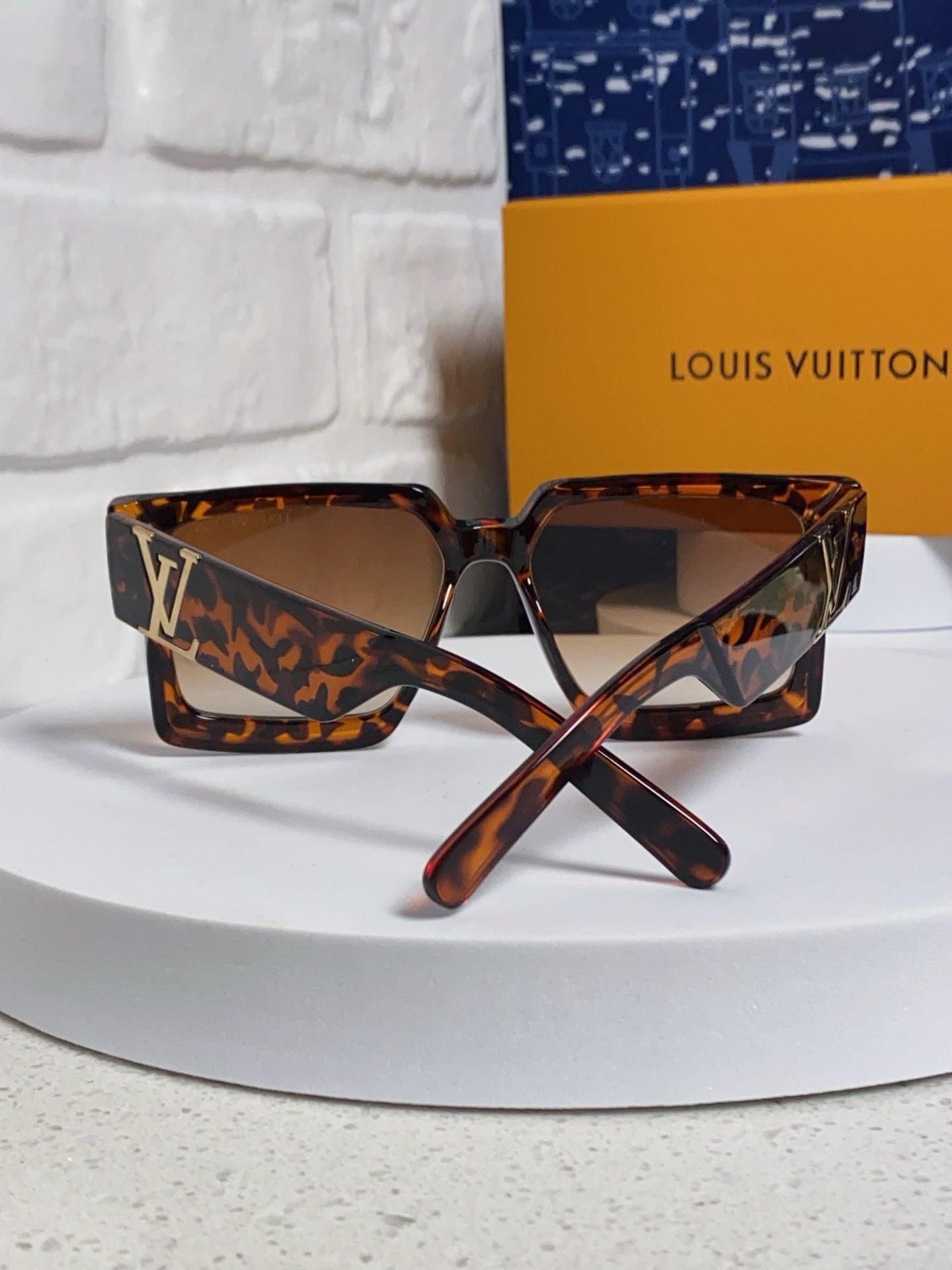 Louis Vuitton Square Brown Lens Sunglasses for Men & Women - 398163 - detail image 3