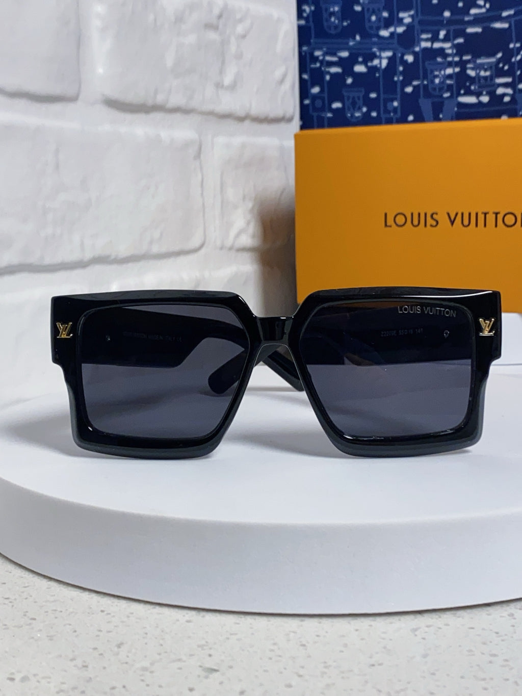 Louis Vuitton Square Gray Lens Sunglasses for Men & Women - 398164 - detail image 2