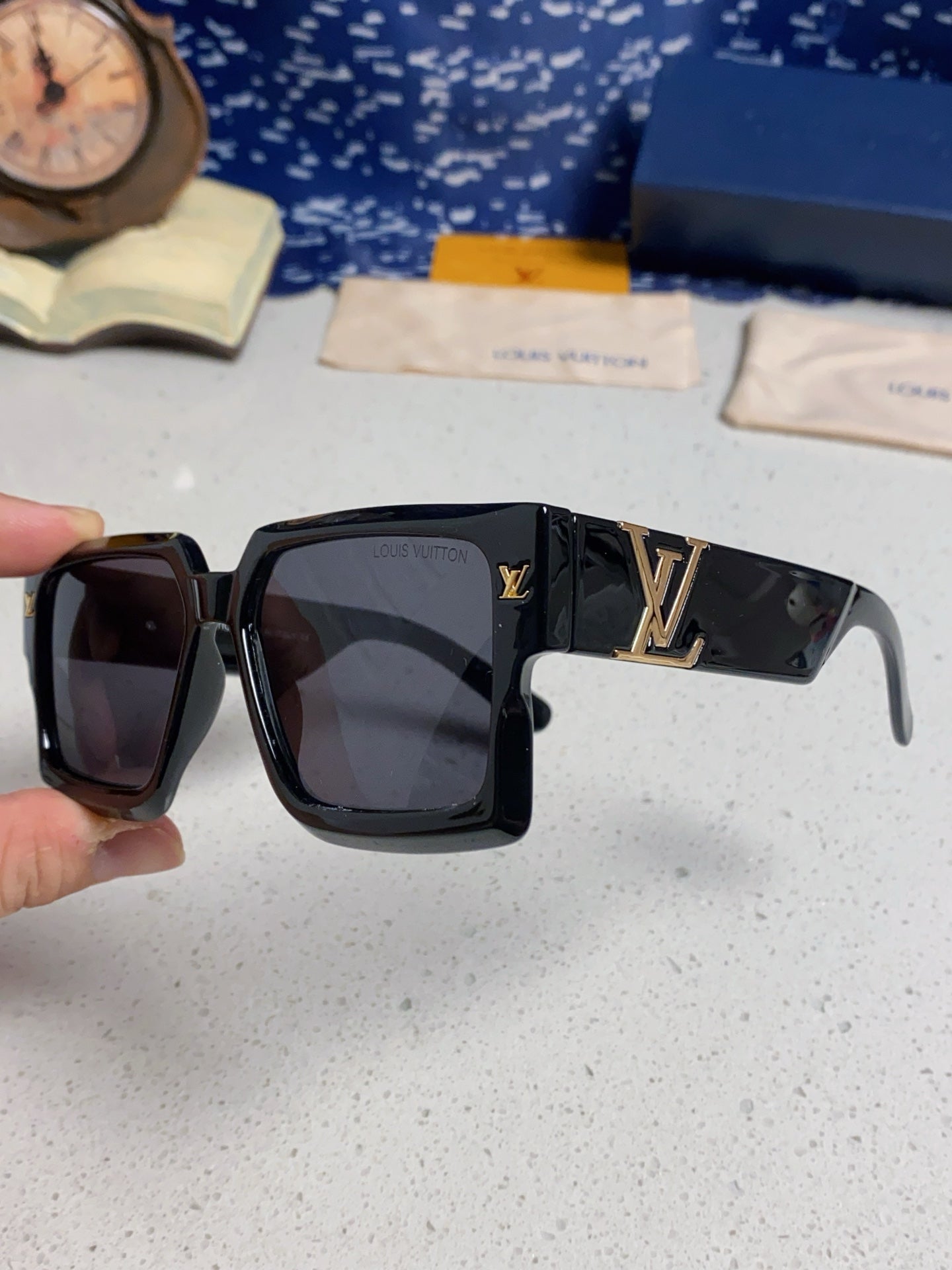 Louis Vuitton Square Gray Lens Sunglasses for Men & Women - 398164 - detail image 6