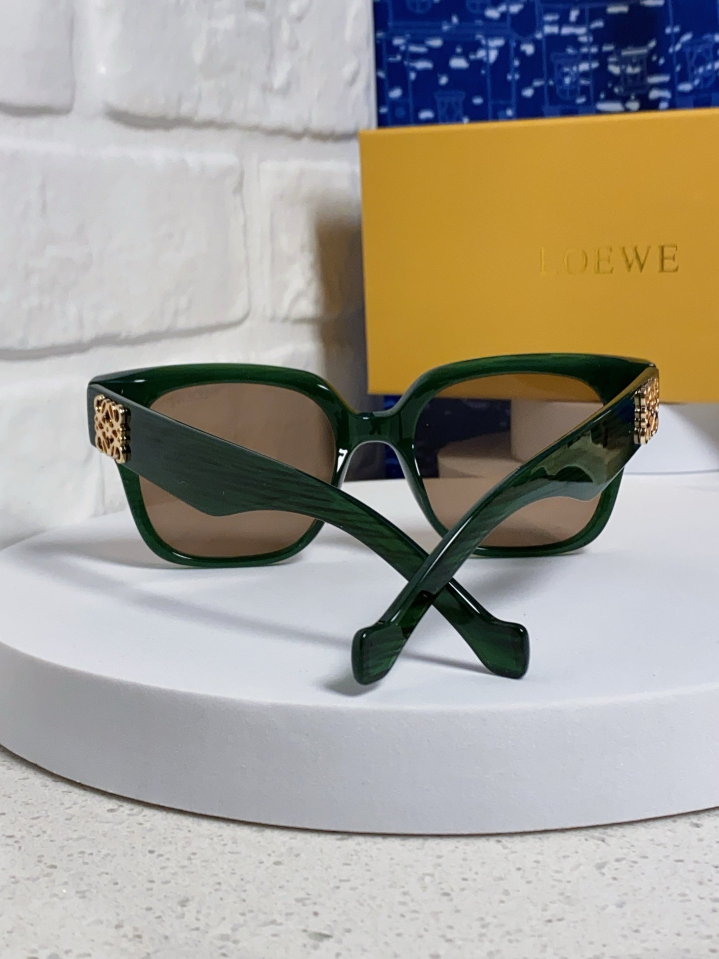 Loewe LW50069 Oversized Brown Lens Sunglasses for Men & Women - 449901 - detail image 3