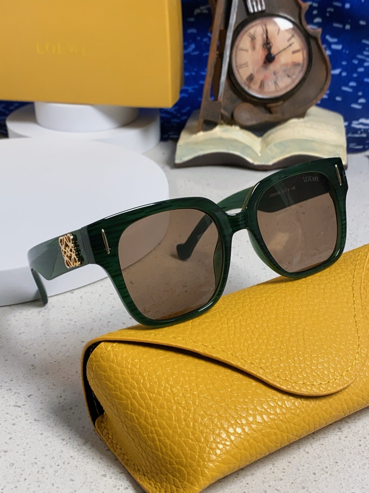 Loewe LW50069 Oversized Brown Lens Sunglasses for Men & Women - 449901 - detail image 10