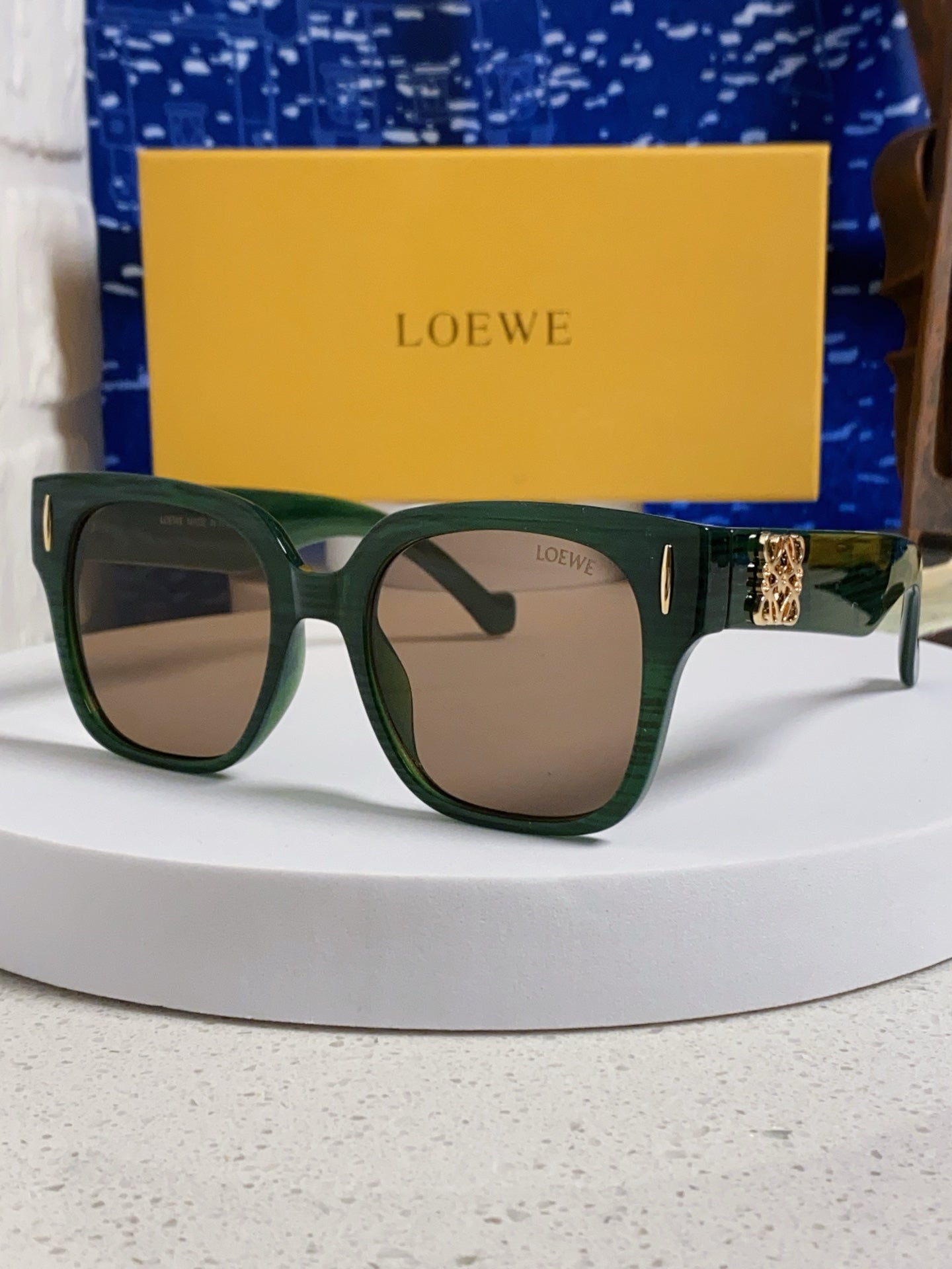 Loewe LW50069 Oversized Brown Lens Sunglasses for Men & Women - 449901