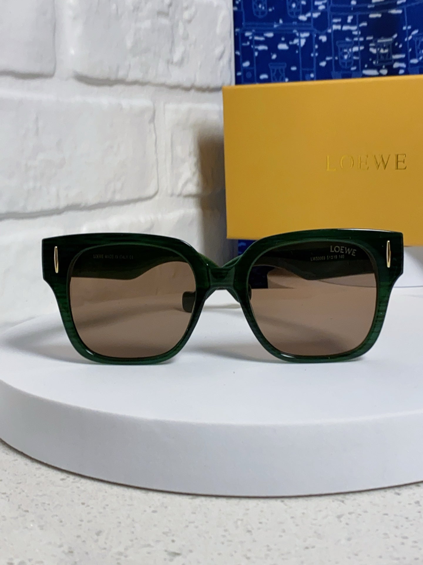 Loewe LW50069 Oversized Brown Lens Sunglasses for Men & Women - 449901 - detail image 2