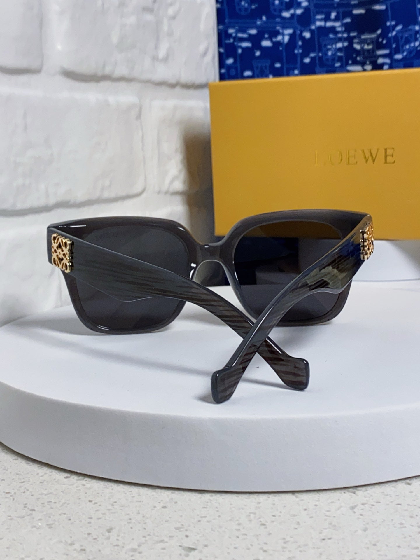 Loewe LW50069 Oversized Black Lens Sunglasses for Men & Women - 449902 - detail image 3