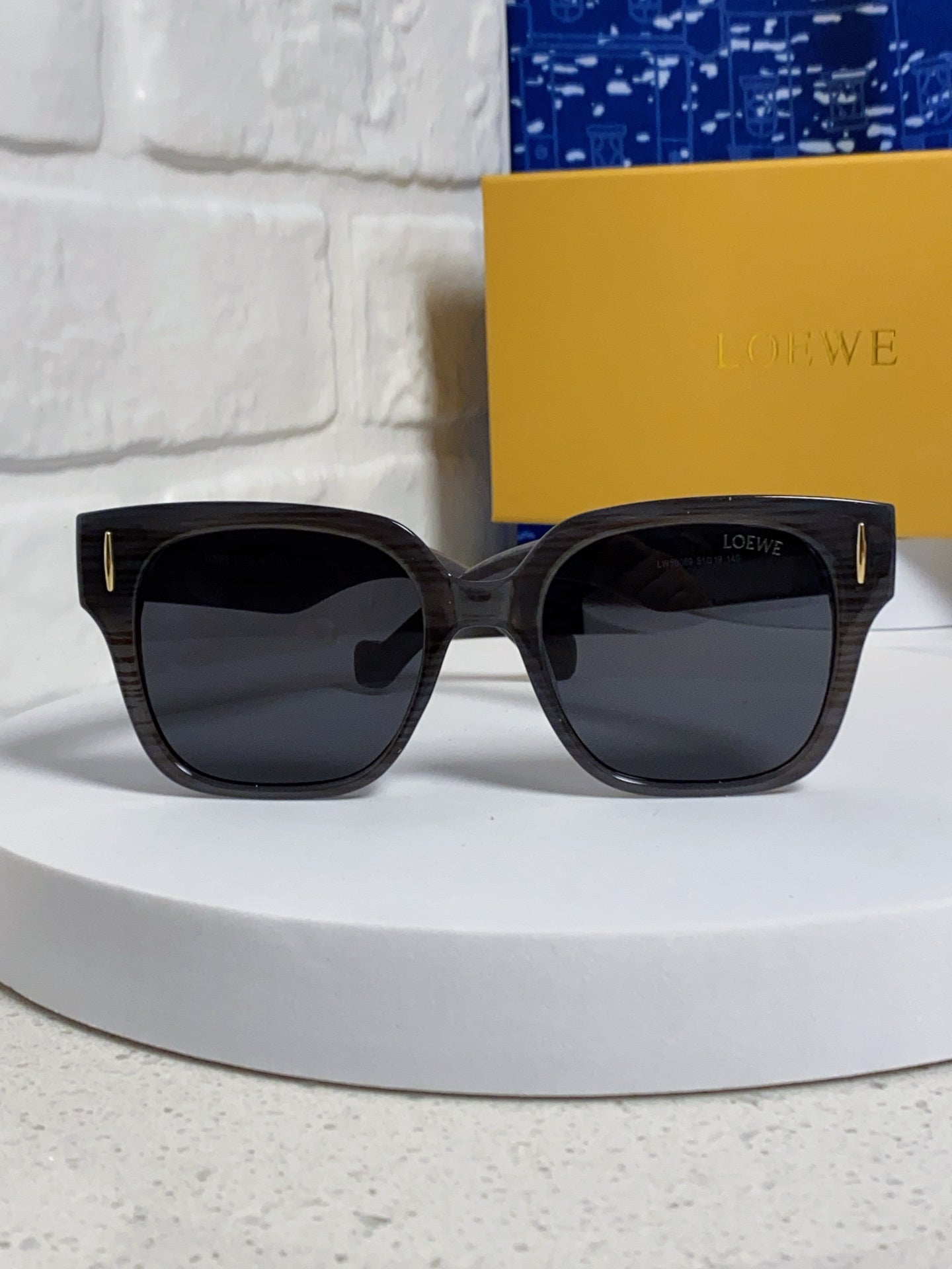 Loewe LW50069 Oversized Black Lens Sunglasses for Men & Women - 449902 - detail image 2