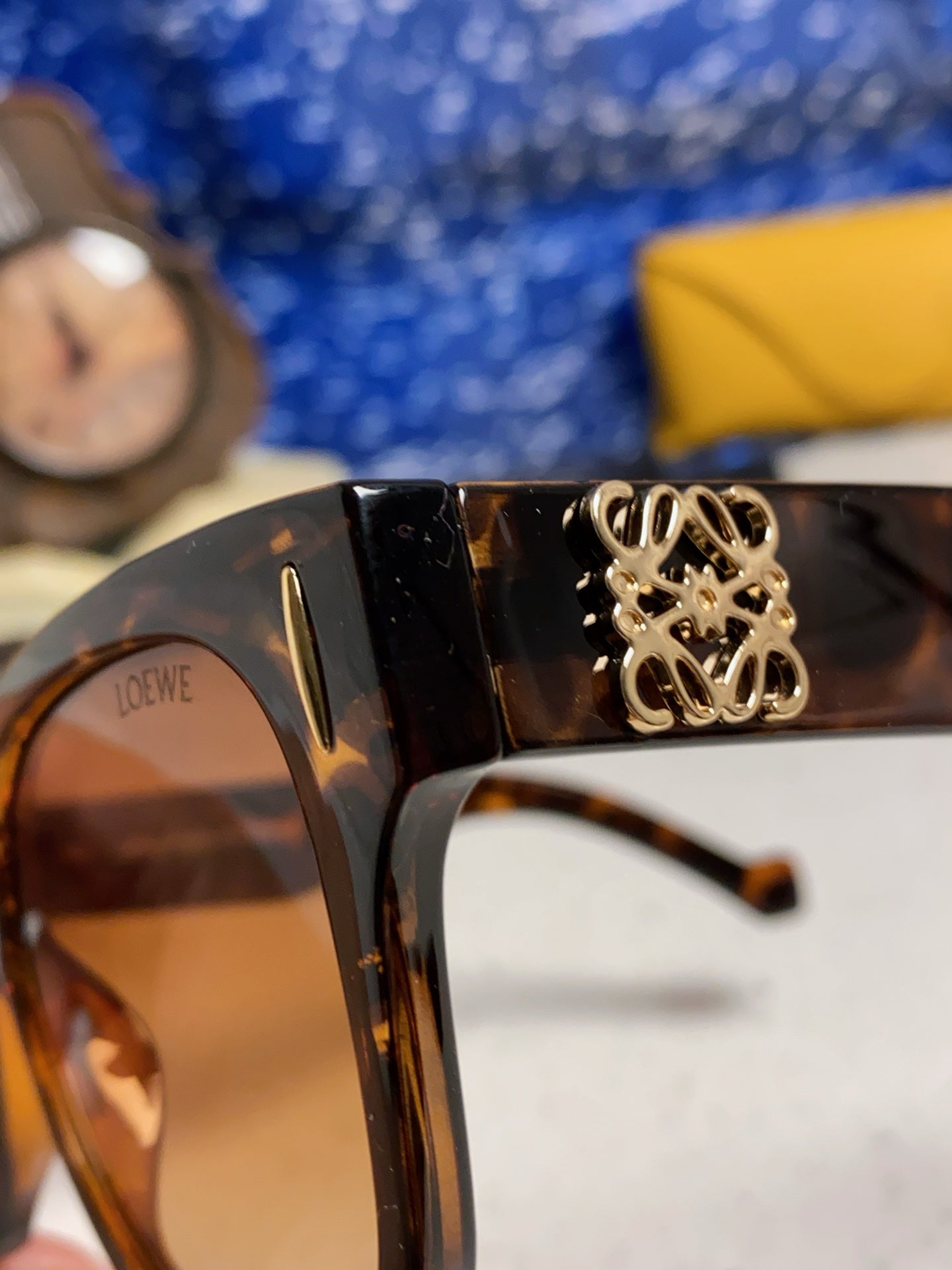 Loewe LW50069 Oversized Brown Lens Sunglasses for Men & Women - 449905 - detail image 7