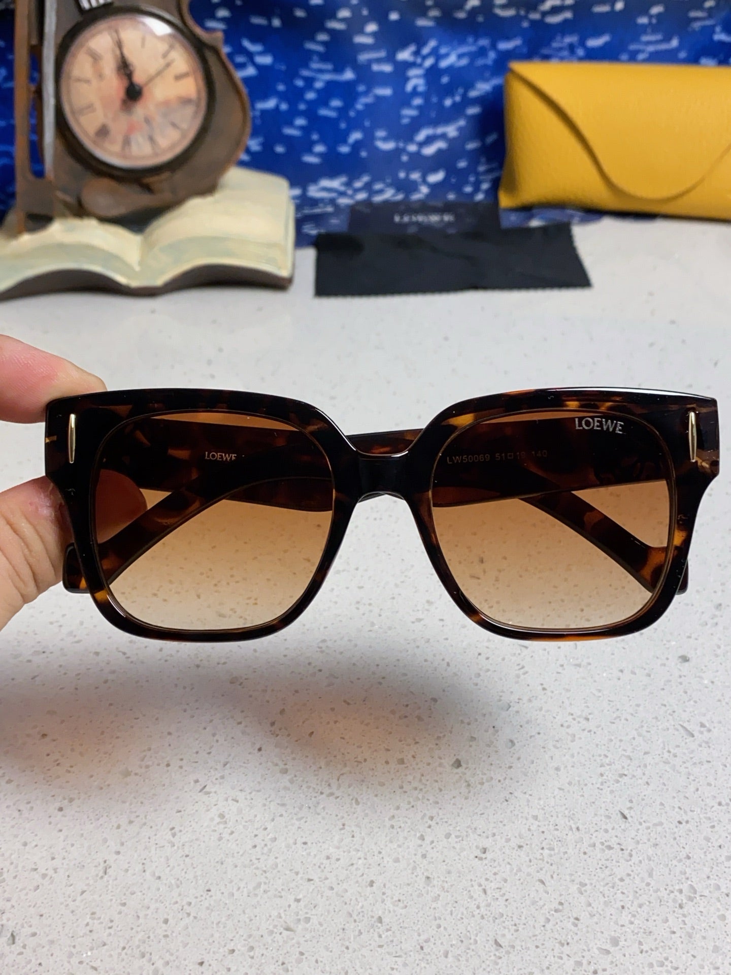 Loewe LW50069 Oversized Brown Lens Sunglasses for Men & Women - 449905 - detail image 4