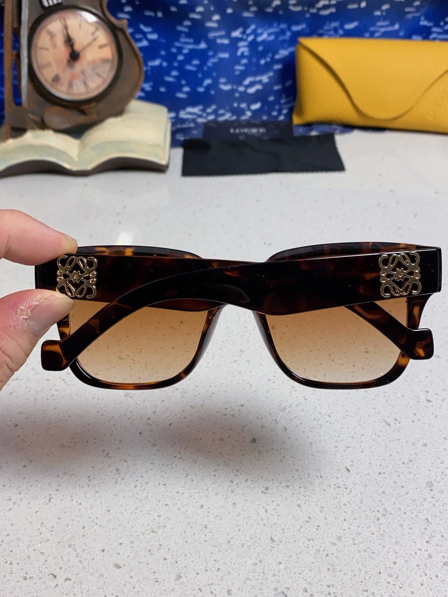 Loewe LW50069 Oversized Brown Lens Sunglasses for Men & Women - 449905 - detail image 5
