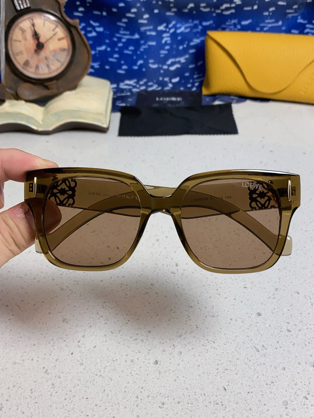 Loewe LW50069 Oversized Brown Lens Sunglasses for Men & Women - 449903 - detail image 4