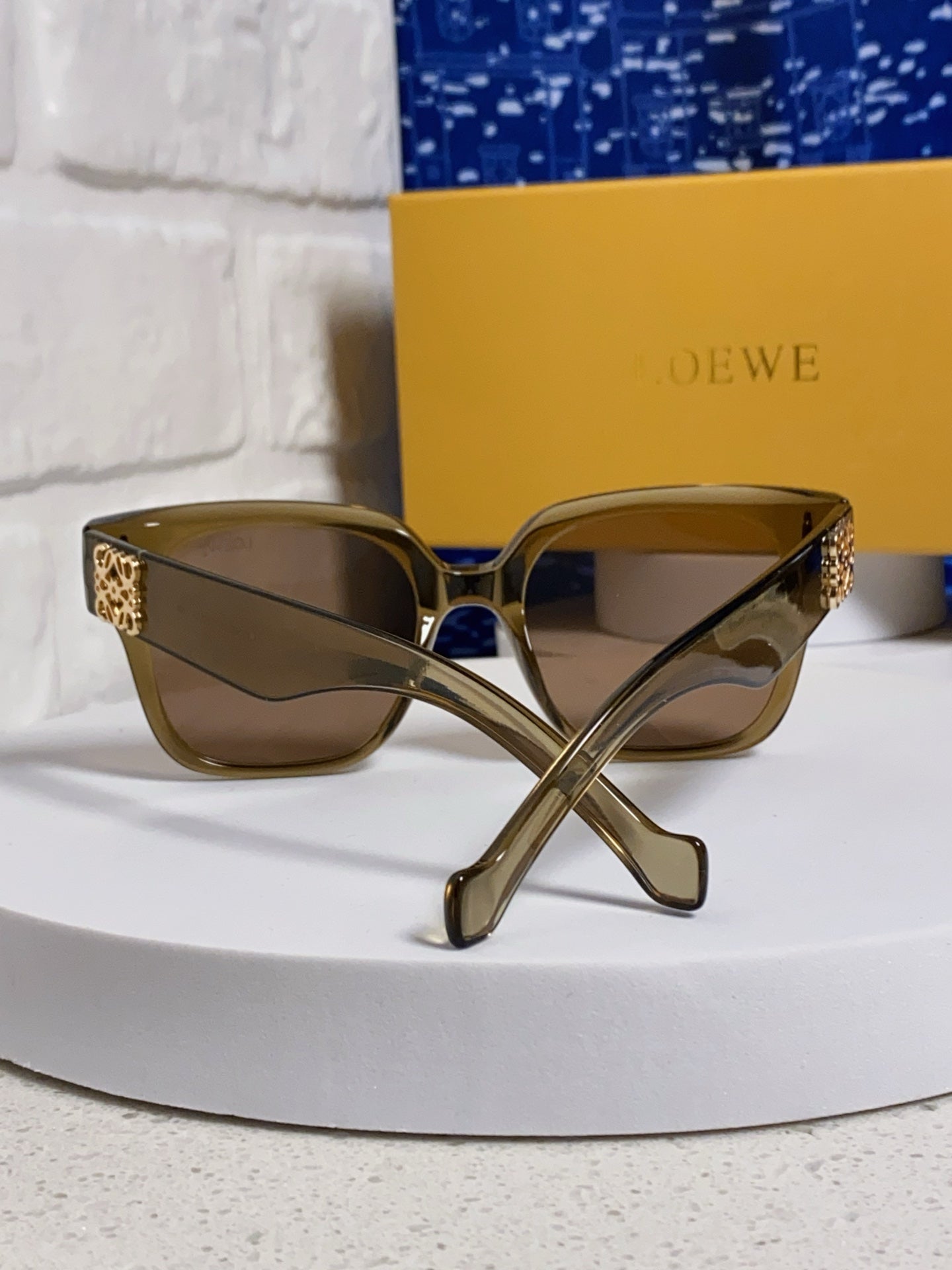 Loewe LW50069 Oversized Brown Lens Sunglasses for Men & Women - 449903 - detail image 3