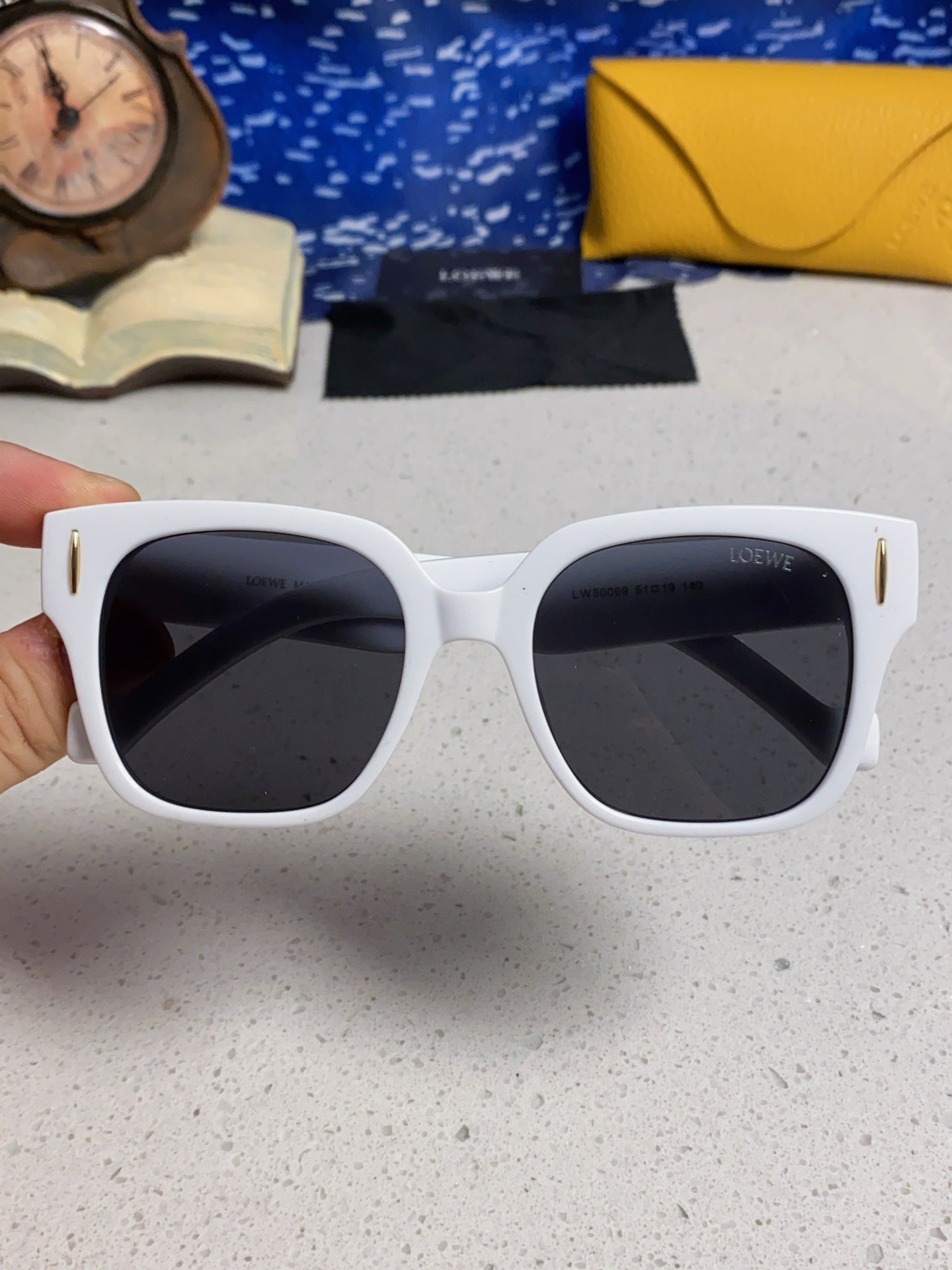 Loewe LW50069 Oversized Gray Lens Sunglasses for Men & Women - detail image 4