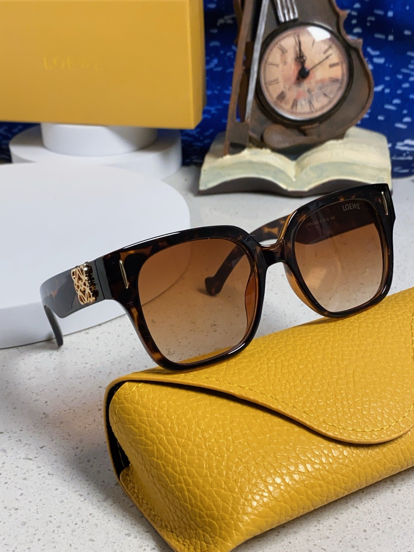 Loewe LW50069 Oversized Brown Lens Sunglasses for Men & Women - 449905 - detail image 10