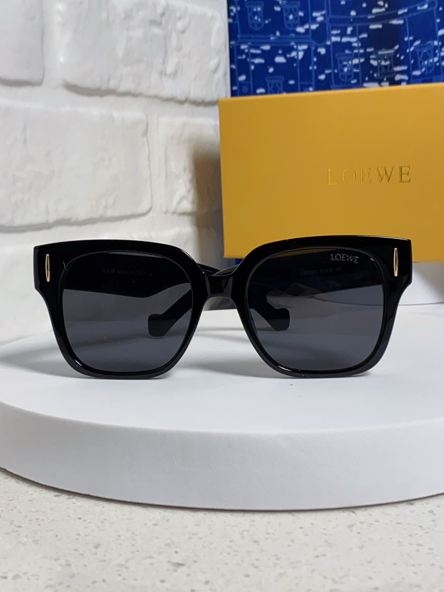Loewe LW50069 Oversized Black Lens Sunglasses for Men & Women - detail image 2