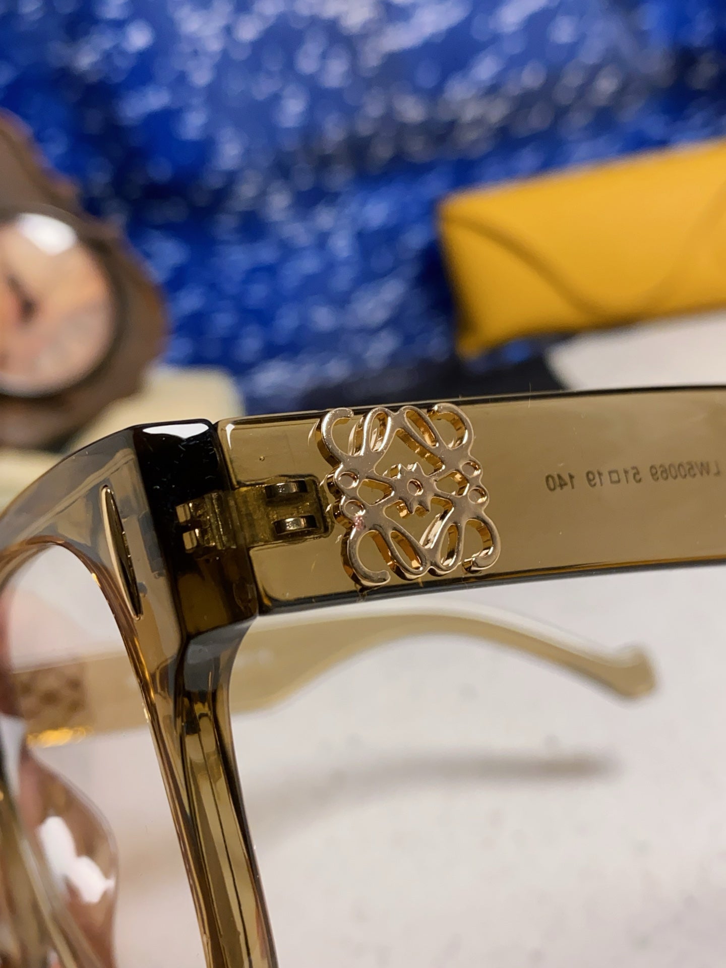 Loewe LW50069 Oversized Brown Lens Sunglasses for Men & Women - detail image 7