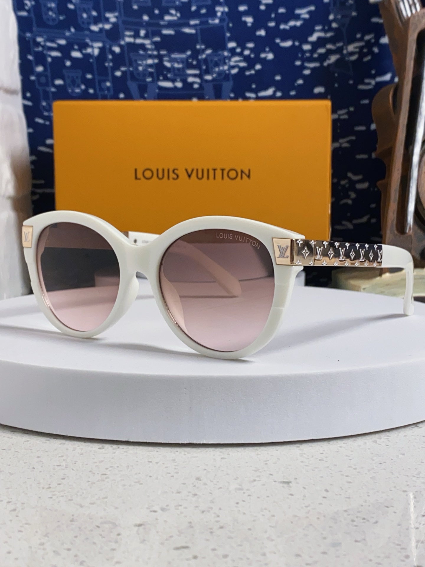 Louis Vuitton Cat-Eye Silver Lens Sunglasses for Women - 414952