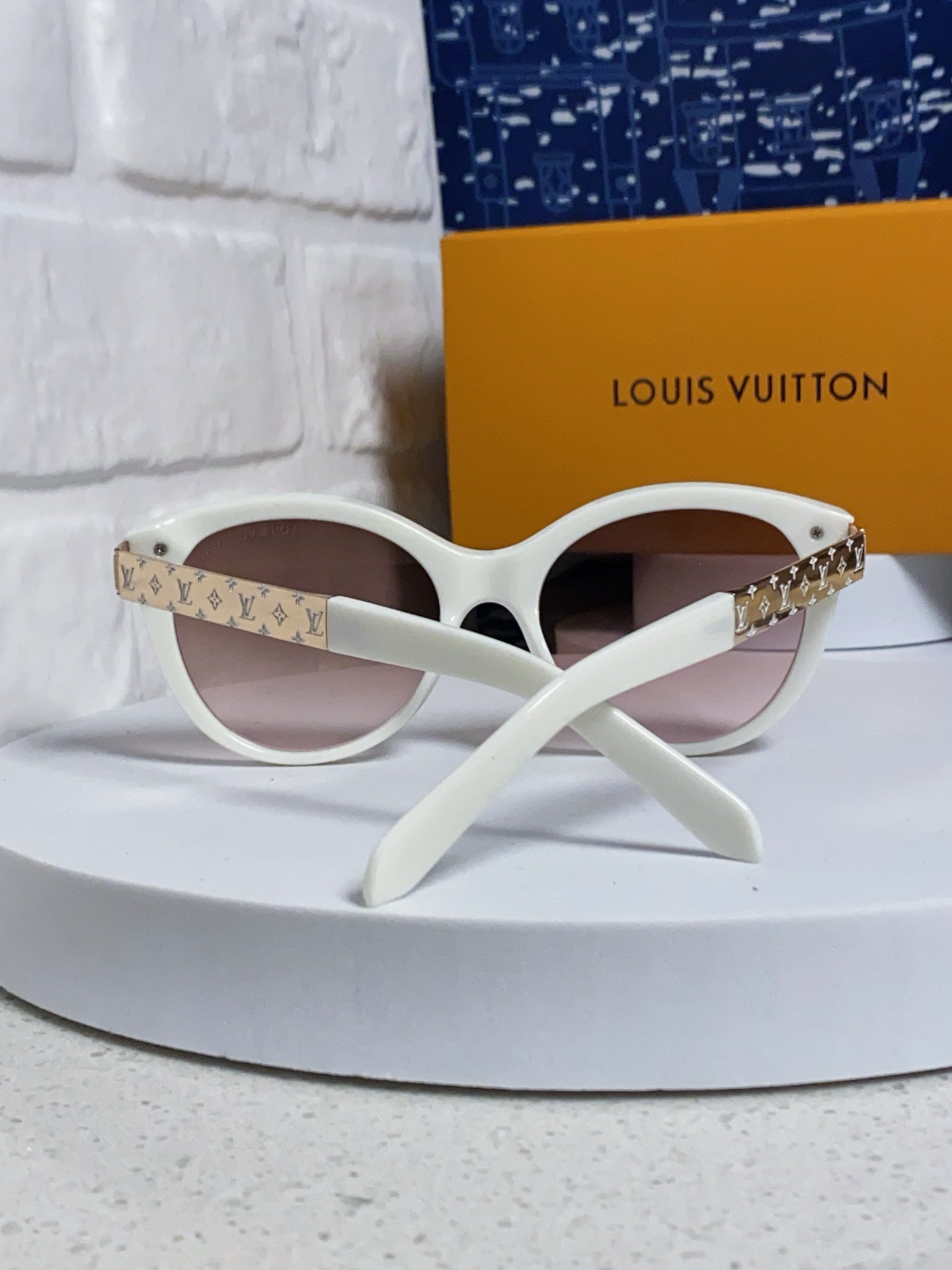 Louis Vuitton Cat-Eye Silver Lens Sunglasses for Women - 414952 - detail image 3