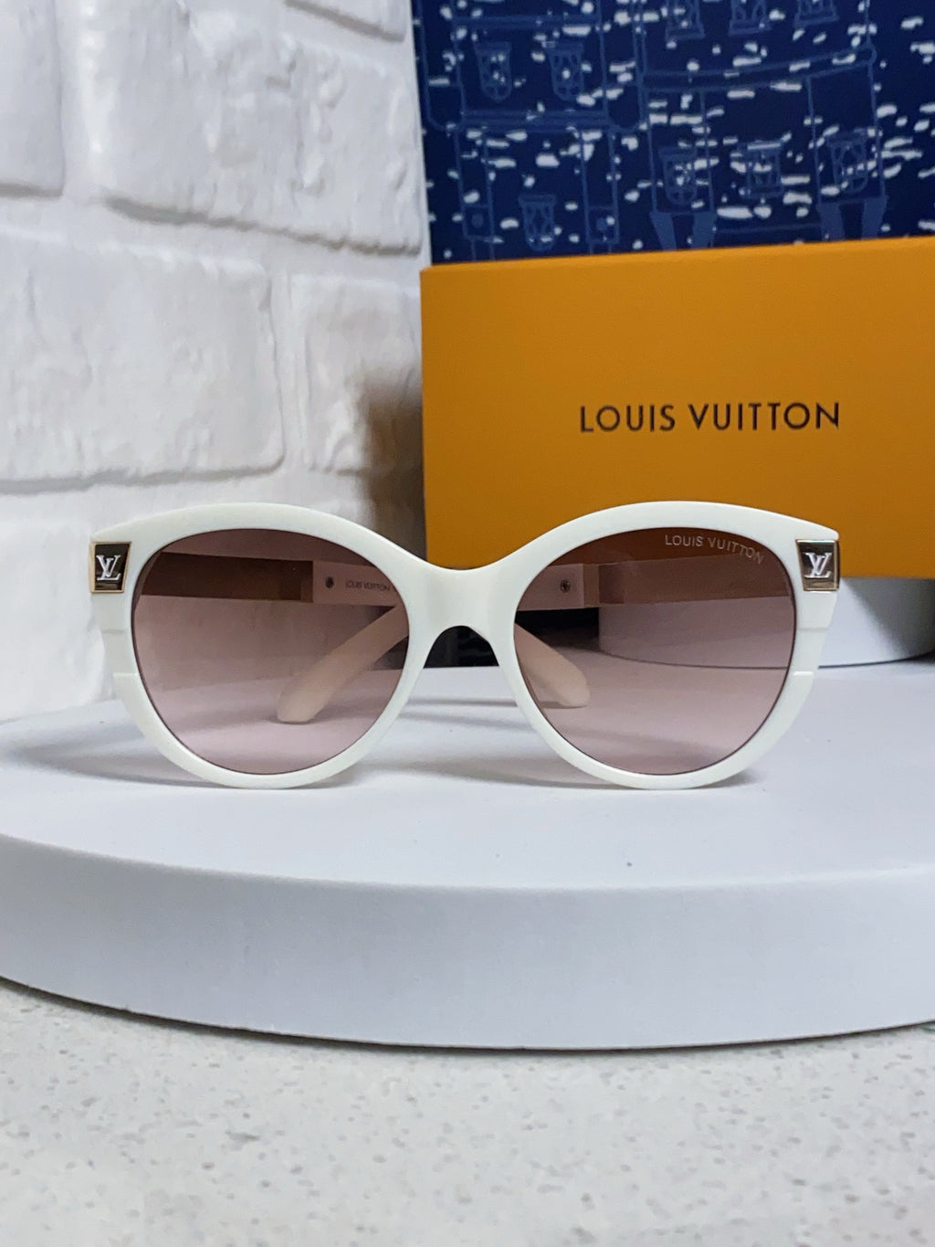 Louis Vuitton Cat-Eye Silver Lens Sunglasses for Women - 414952 - detail image 2