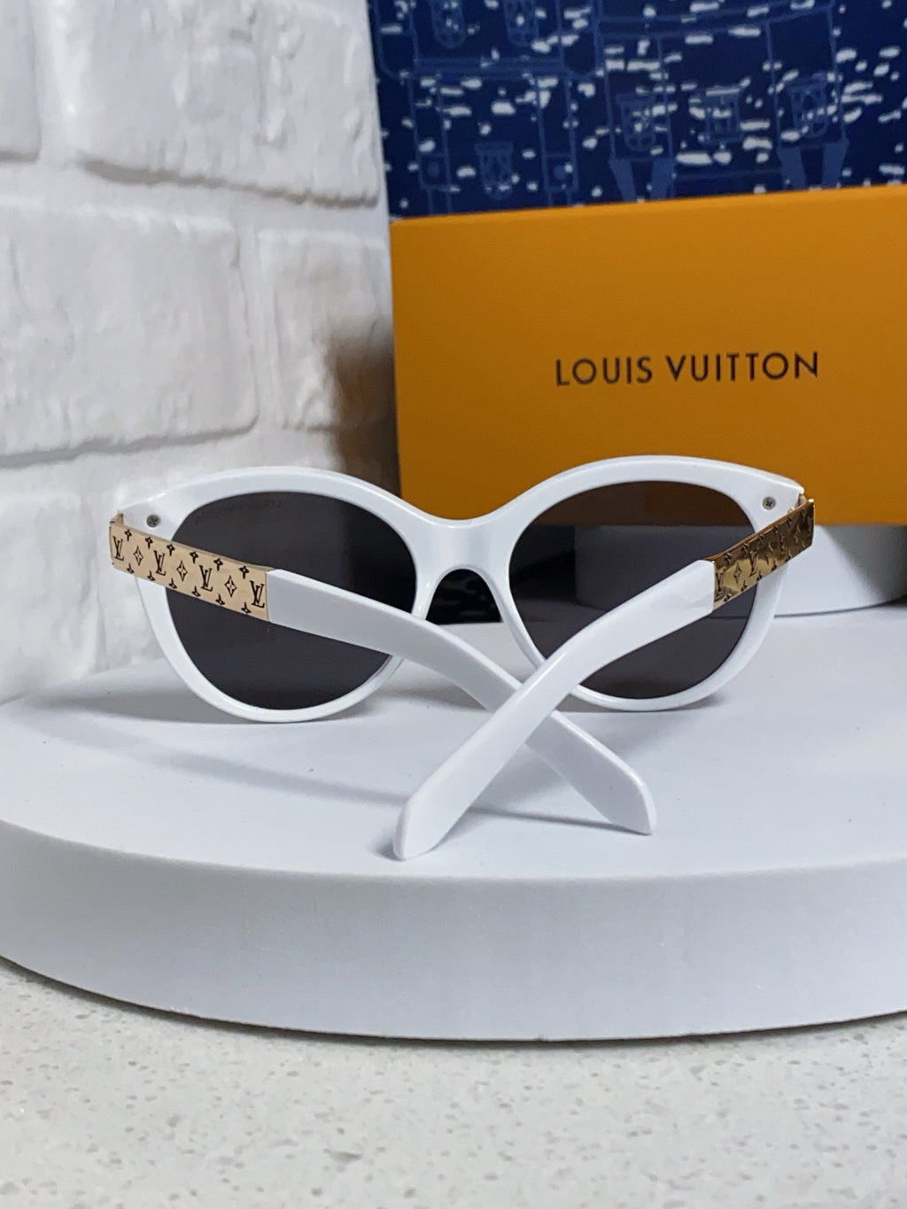 Louis Vuitton Cat-Eye Silver Lens Sunglasses for Women - 414953 - detail image 3