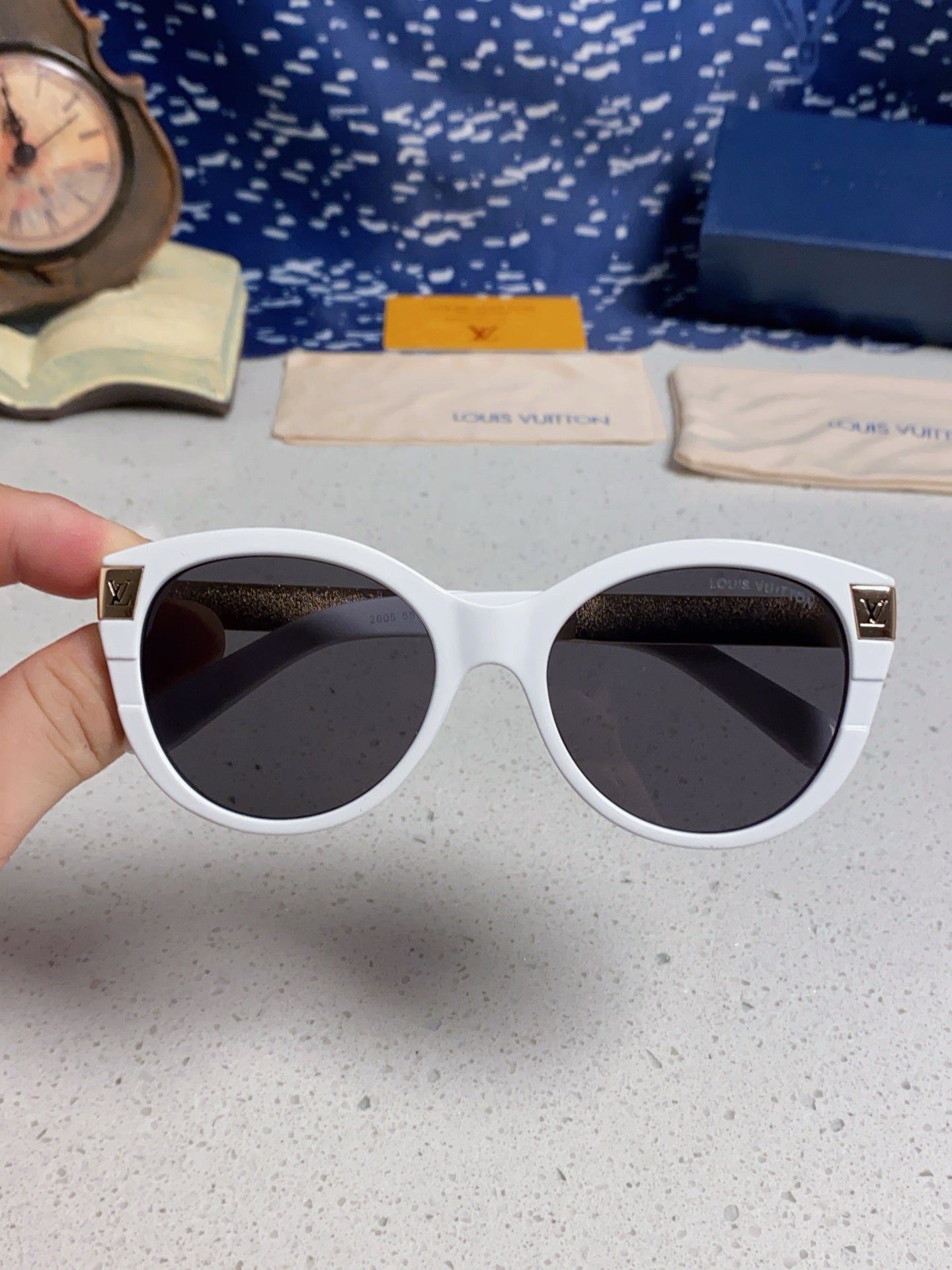 Louis Vuitton Cat-Eye Silver Lens Sunglasses for Women - 414953 - detail image 4