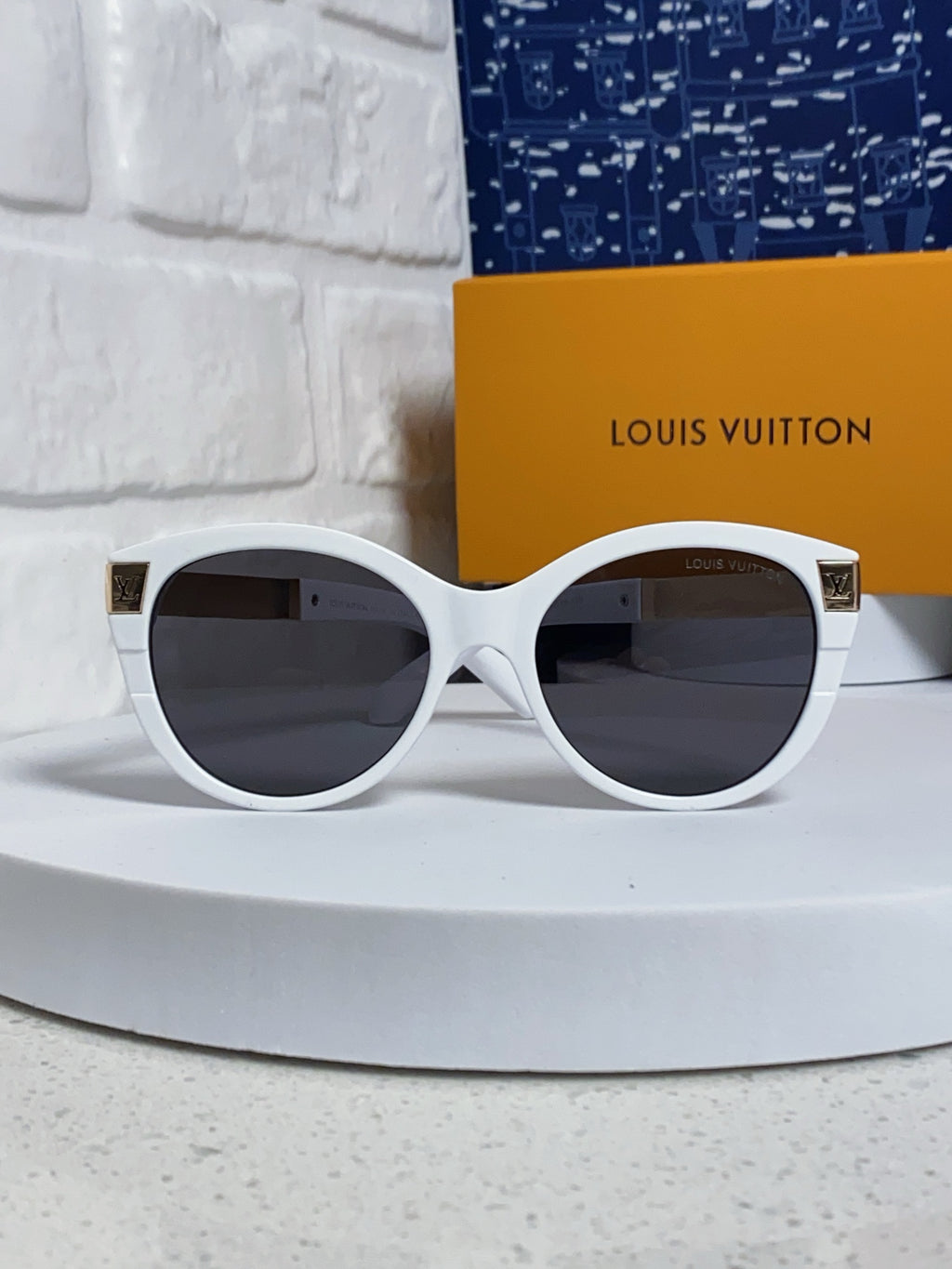 Louis Vuitton Cat-Eye Silver Lens Sunglasses for Women - 414953 - detail image 2