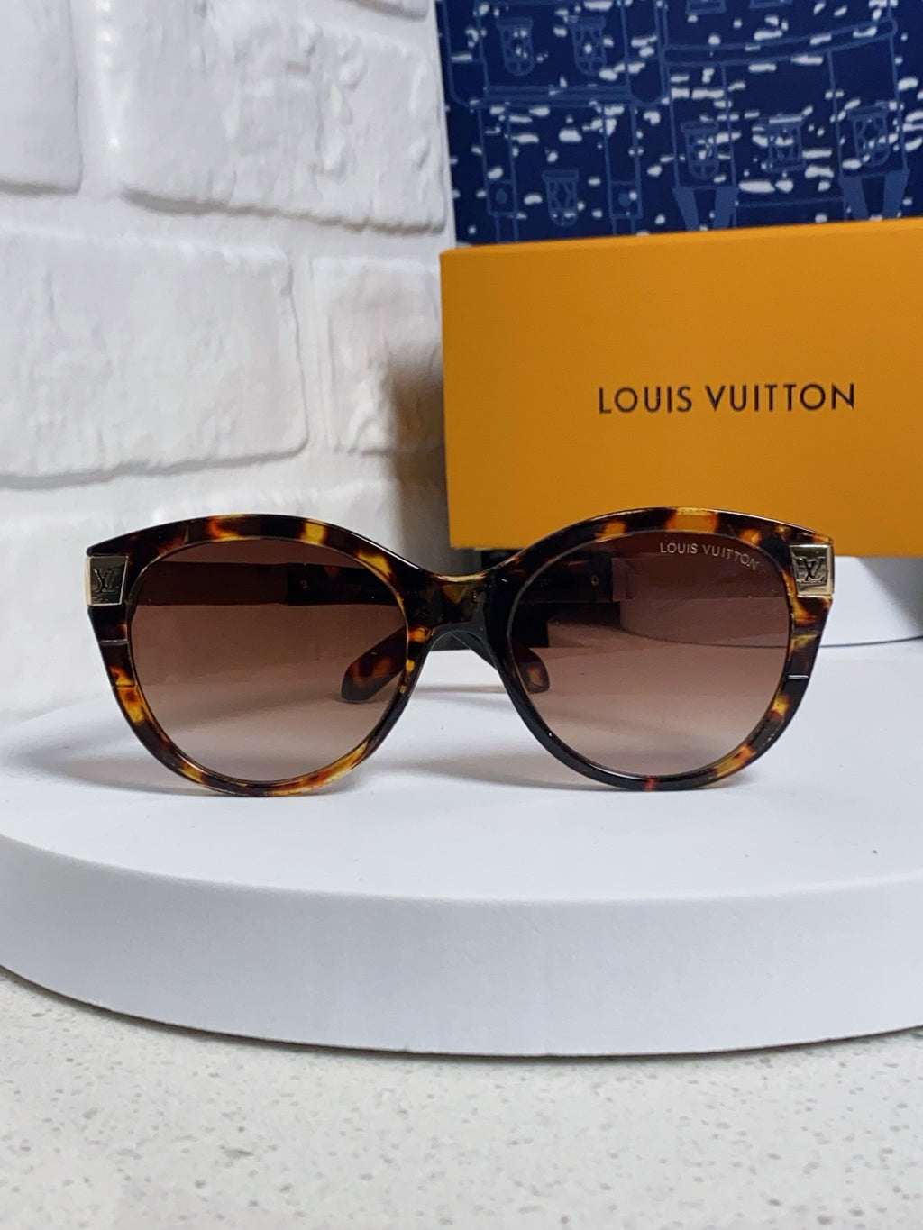 Louis Vuitton Cat-Eye Red Lens Sunglasses for Women - 414753 - detail image 2