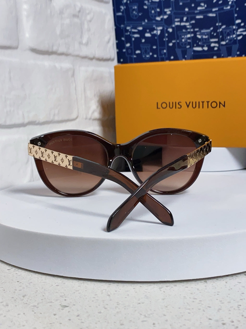 Louis Vuitton Cat-Eye Red Lens Sunglasses for Women - detail image 3