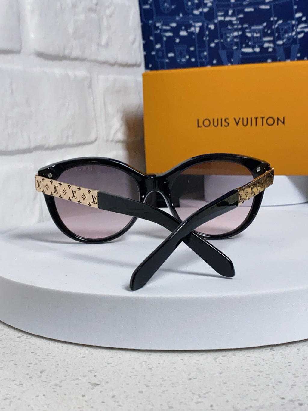 Louis Vuitton Cat-Eye Silver Lens Sunglasses for Women - 414755 - detail image 3
