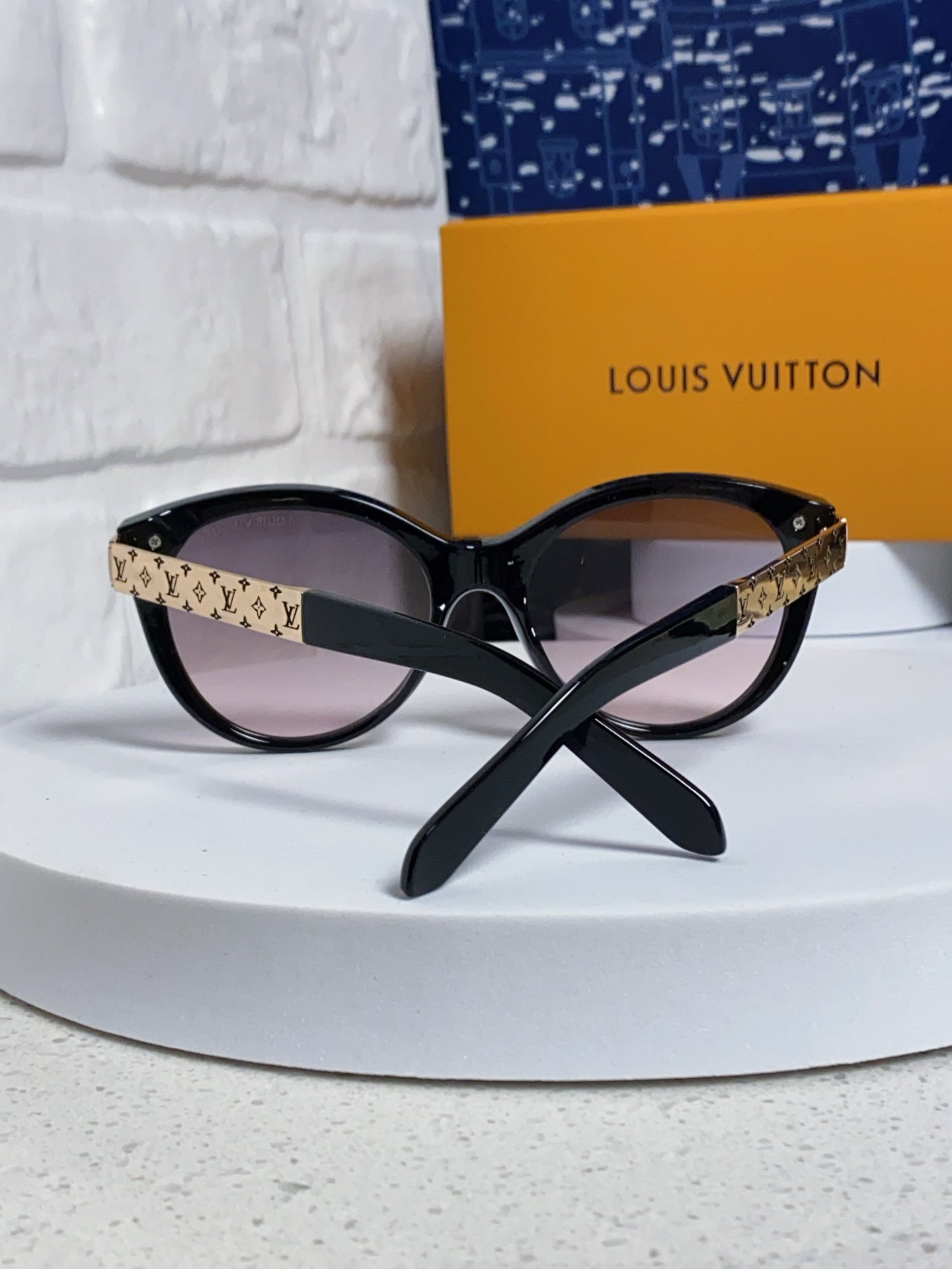 Louis Vuitton Cat-Eye Silver Lens Sunglasses for Women - 414755 - detail image 3