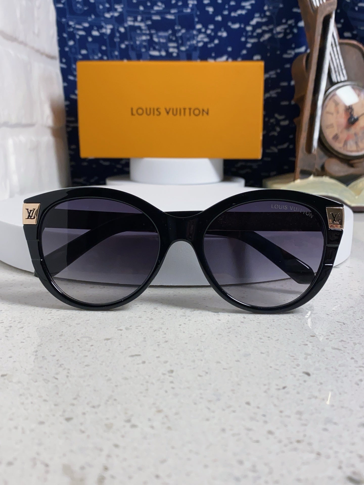 Louis Vuitton Cat-Eye Gray Lens Sunglasses for Women - detail image 9