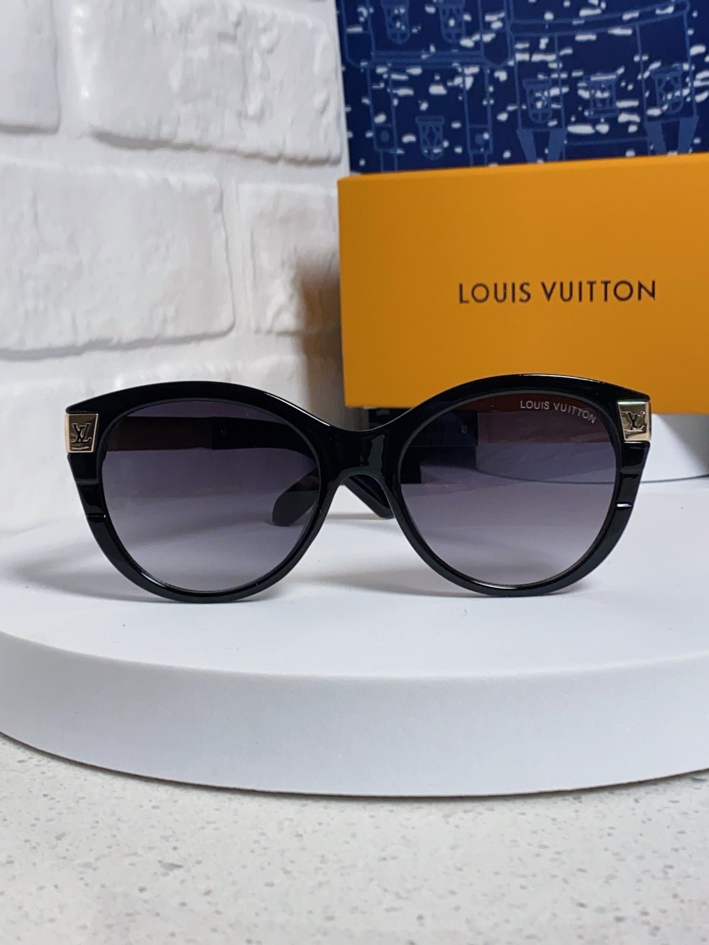 Louis Vuitton Cat-Eye Gray Lens Sunglasses for Women - detail image 2