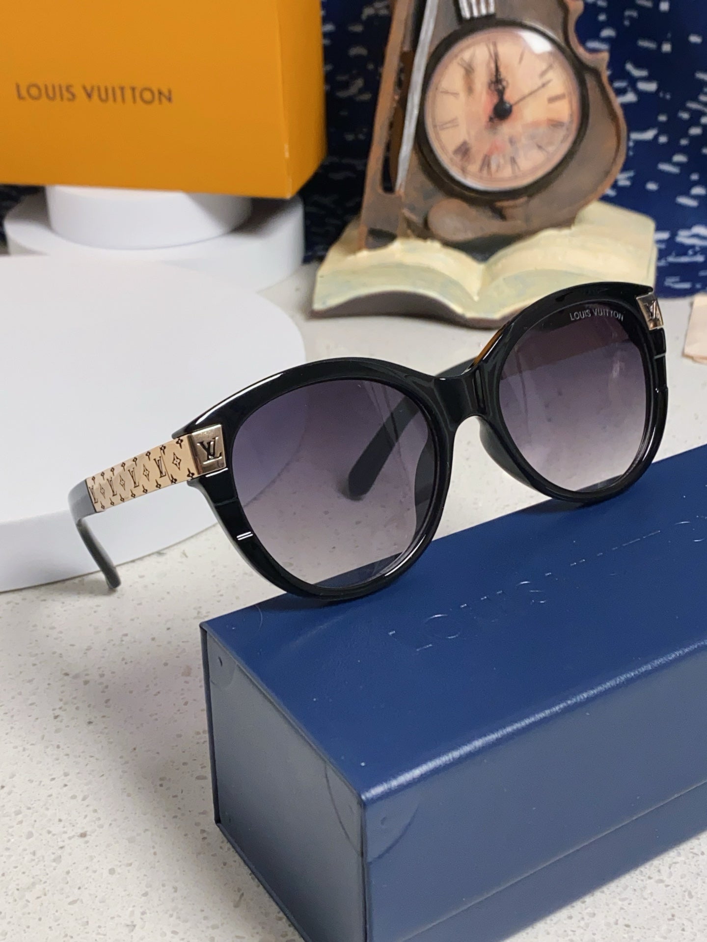 Louis Vuitton Cat-Eye Gray Lens Sunglasses for Women - detail image 10