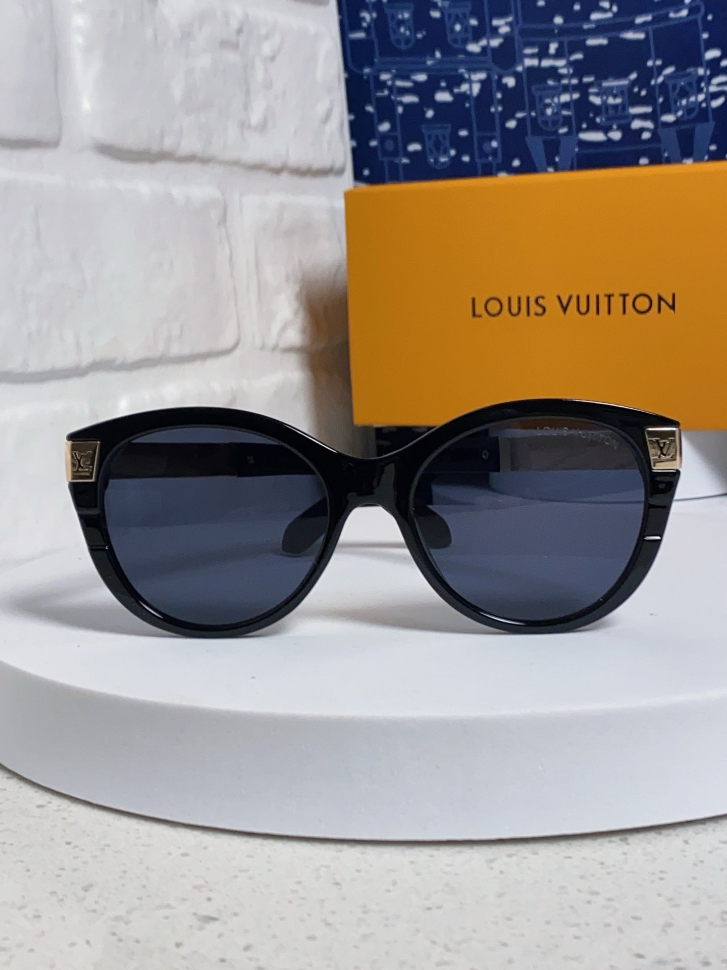 Louis Vuitton Cat-Eye Blue Lens Sunglasses for Women - detail image 2