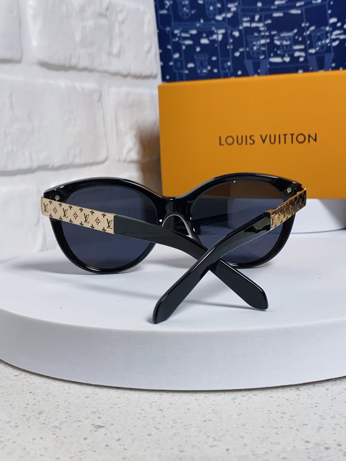 Louis Vuitton Cat-Eye Blue Lens Sunglasses for Women - detail image 3