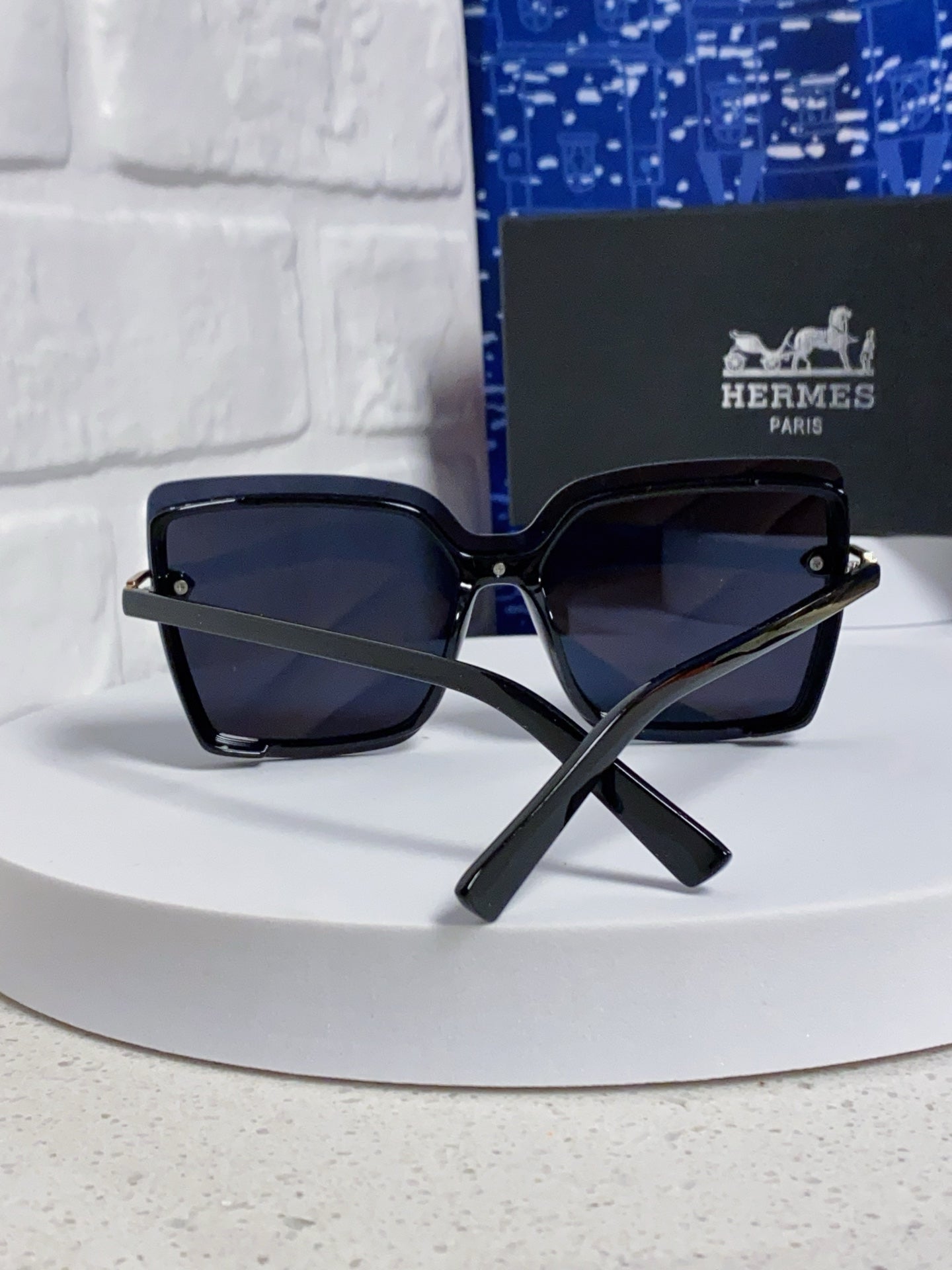 Hermès Square Black Lens Sunglasses for Men & Women - 466432 - detail image 2