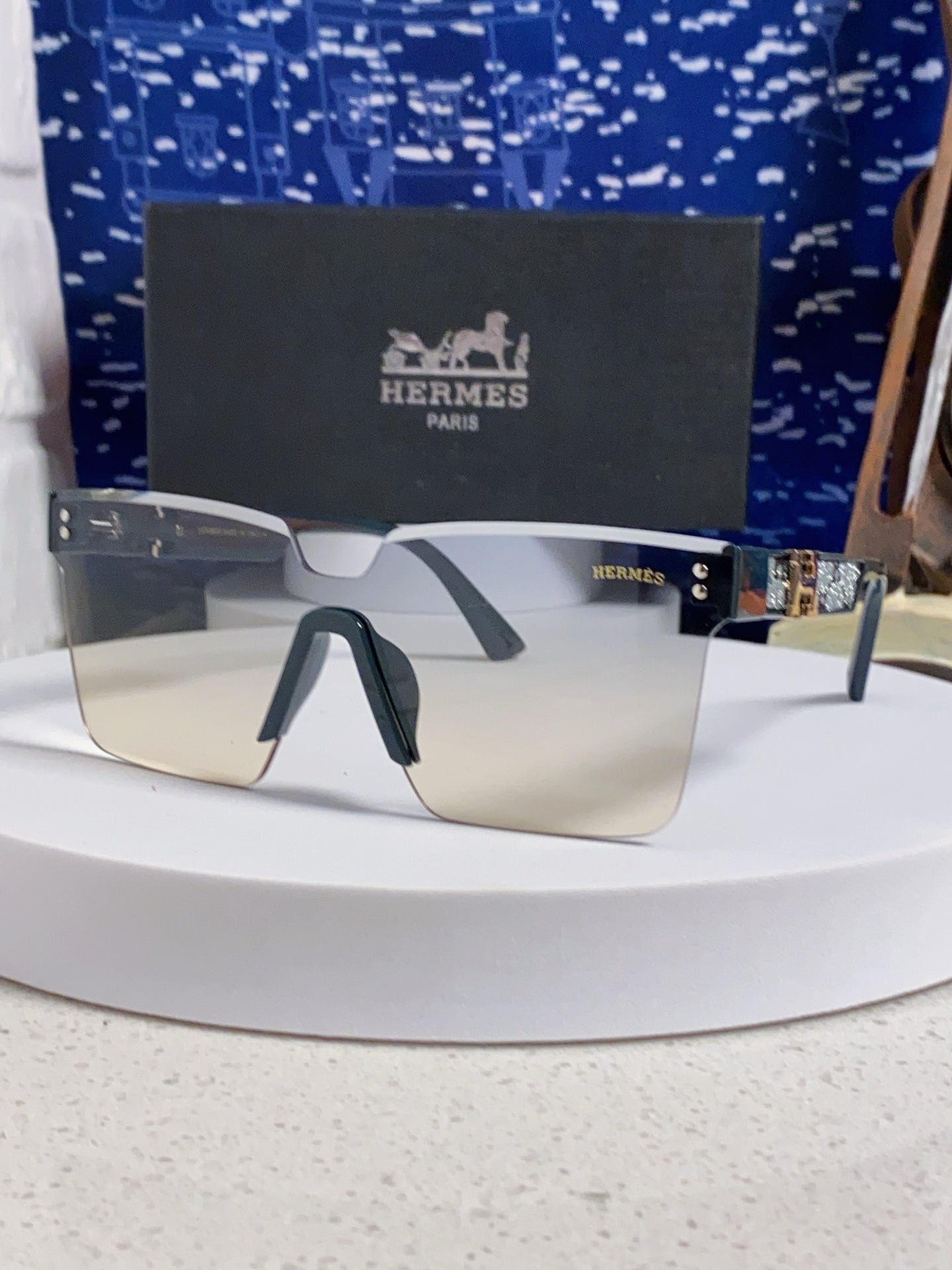 Hermès Lightweight Rimless Silver Lens Sunglasses for Women - 466412