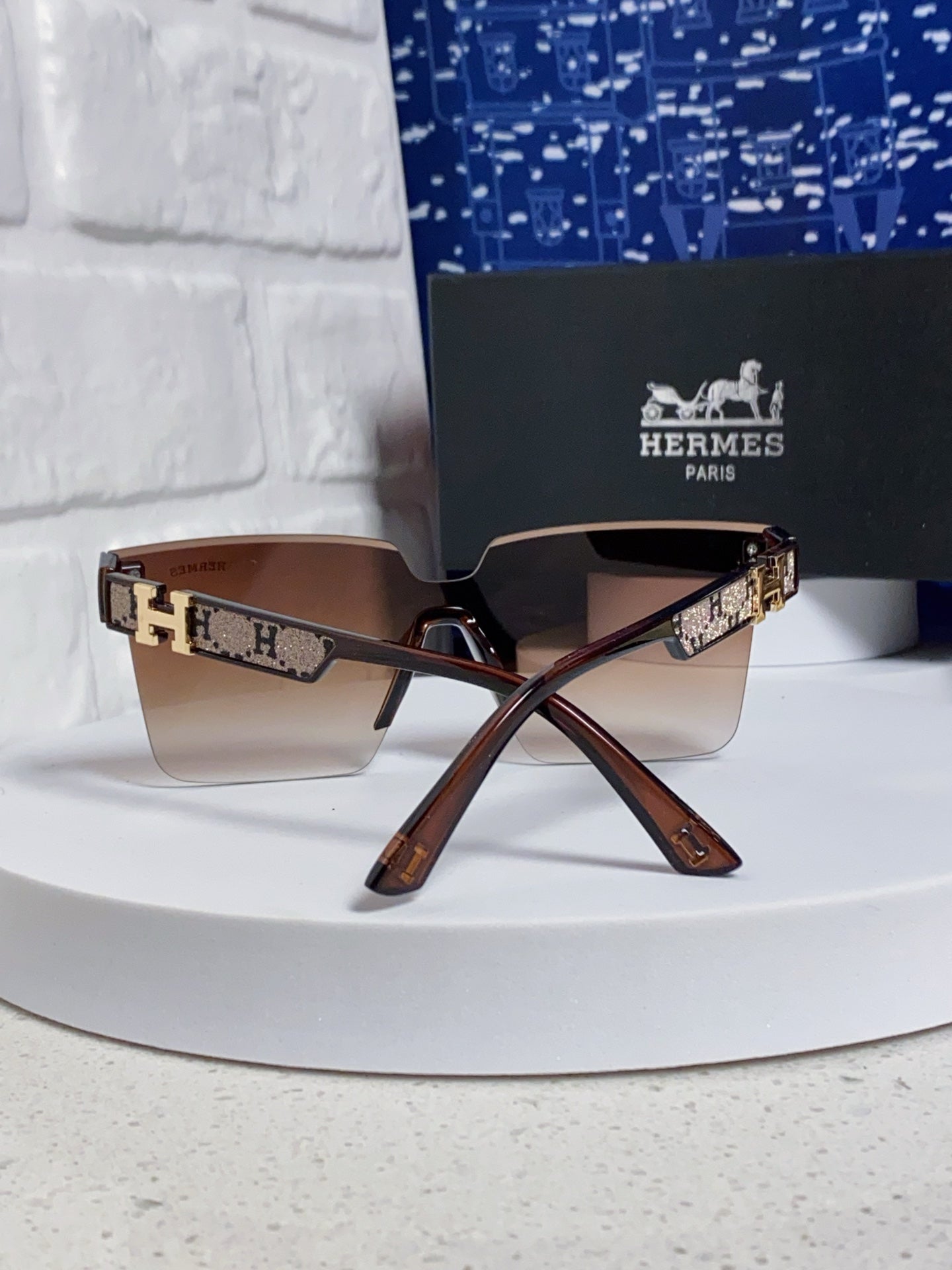Hermès Lightweight Rimless Red Lens Sunglasses for Women - detail image 3