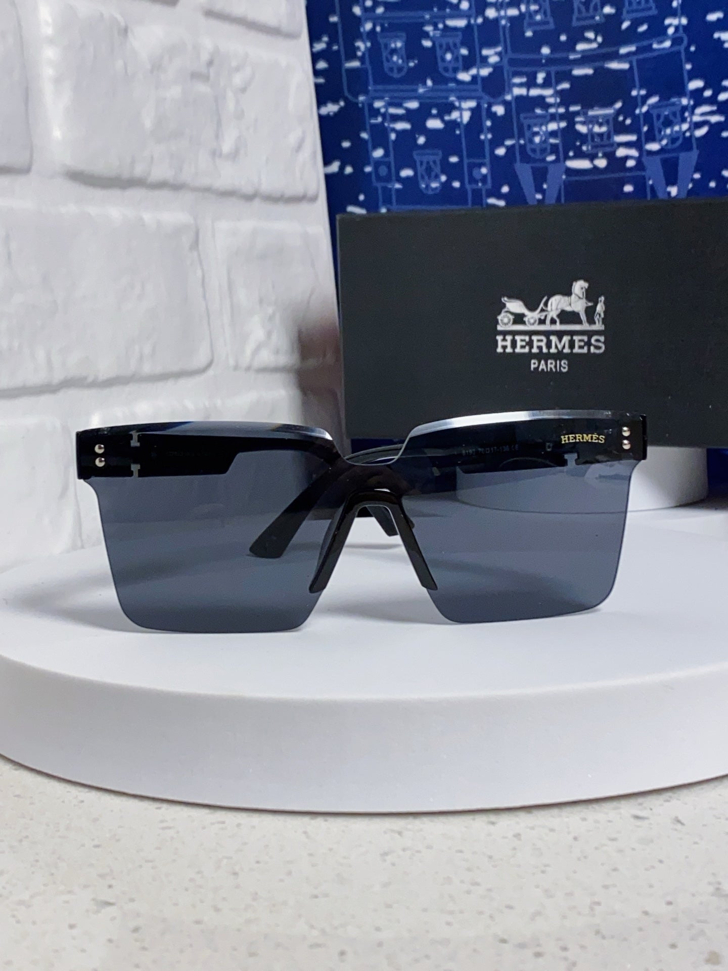 Hermès Lightweight Rimless Gold Lens Sunglasses for Women - detail image 2